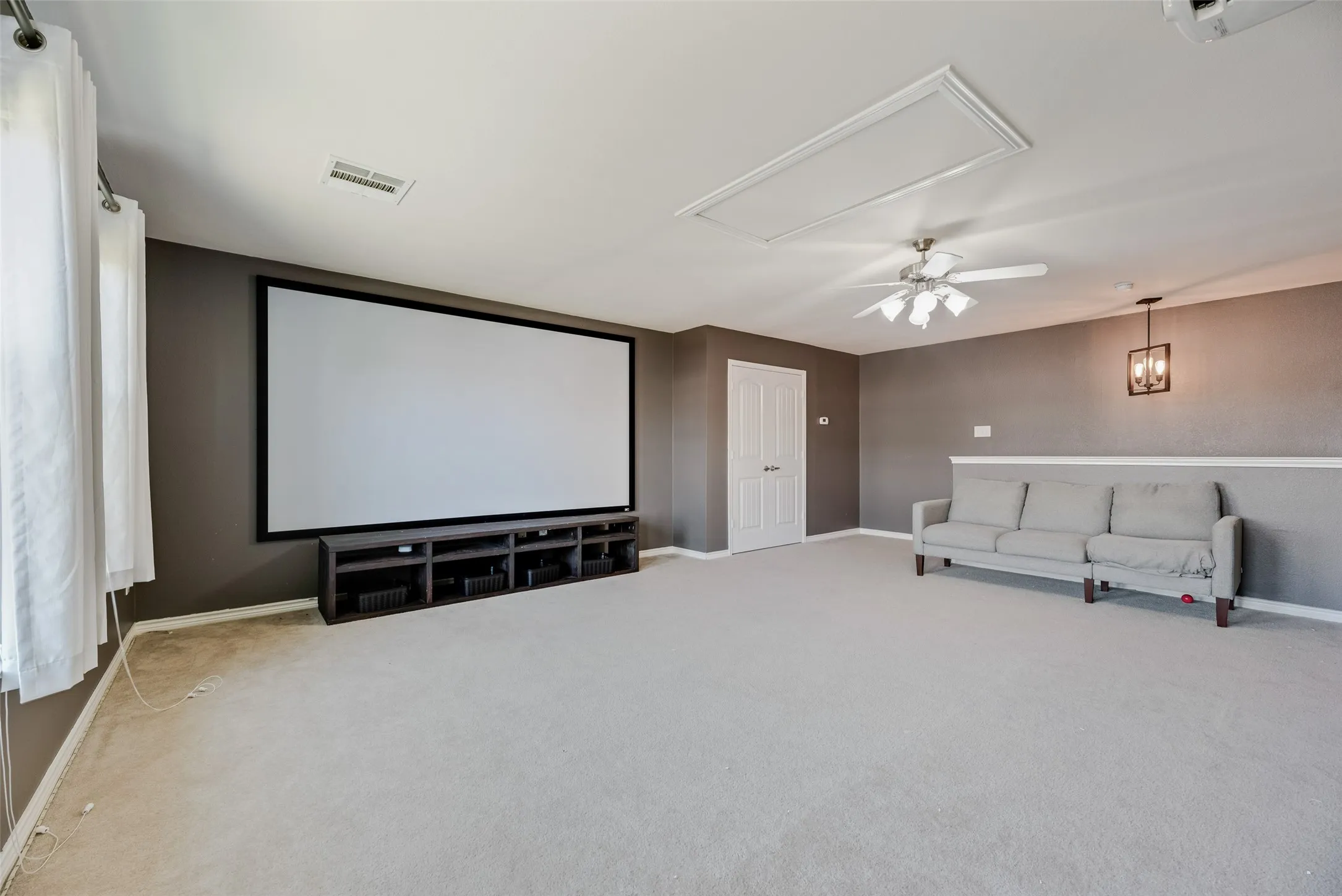 Single Family Residence For Sale in Collin County , 349 Apache Trail, Murphy, Texas 75094, 3 Bedroom, 2 Bathroom, 2 Garage spaces, 2,552 Sqft, built in 2006, mls#21389348, Real Estate Agent in Murphy, Homes For Sale in Collin county, Homes For Sale in Murphy, Realtor in Murphy Texas, Real Estate Brokerage Independent Realty Texas, Luminita Cordes Realtor