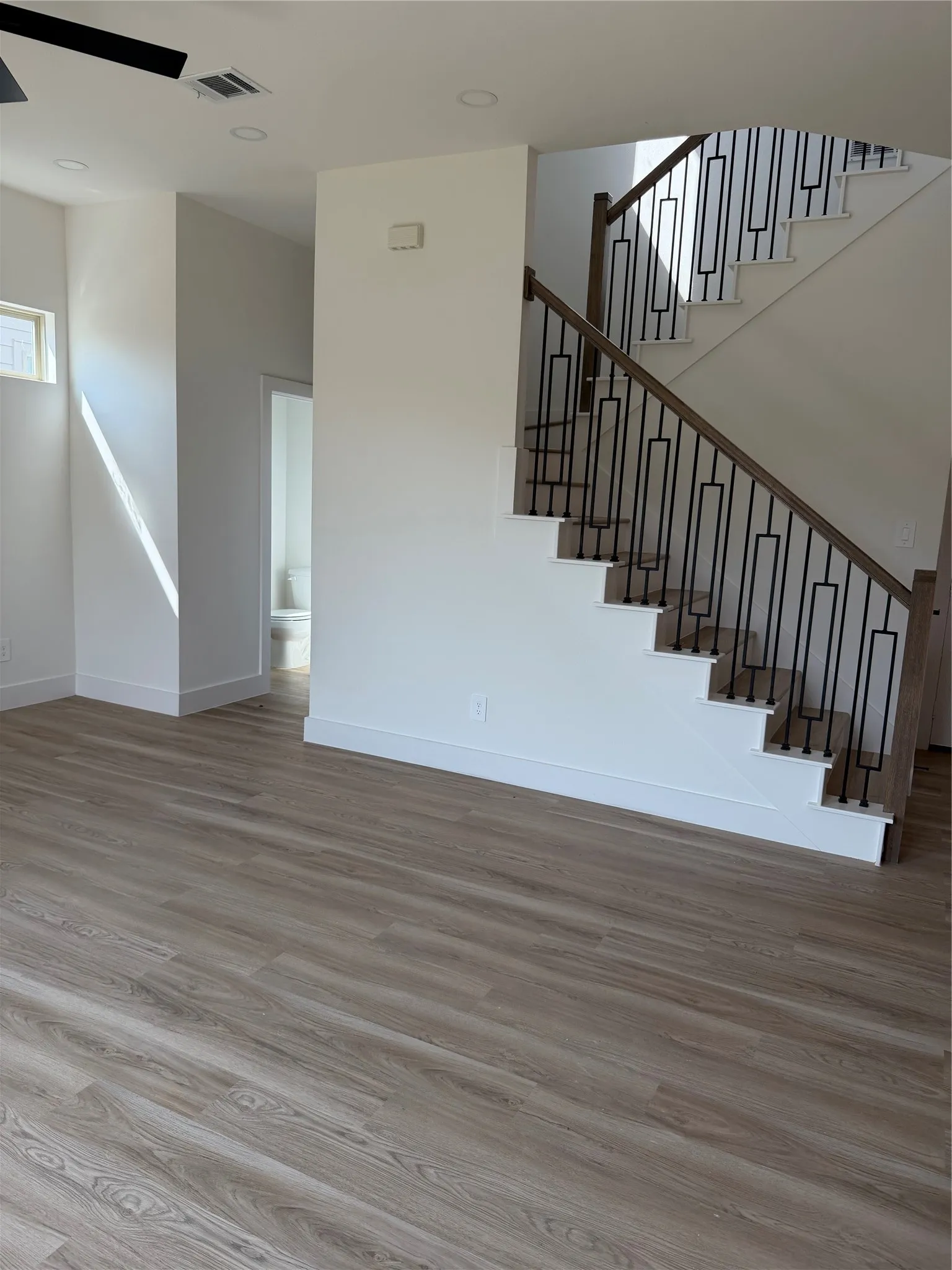 Duplex For Rent in Dallas County , 5634 Mesa Circle, Dallas, Texas 75235, 3 Bedroom, 3 Bathroom, 2 Garage spaces, 1,622 Sqft, built in 2026, mls#21384028, Real Estate Agent in Dallas, Homes For Rent in Dallas county, Homes For Rent in Dallas, Realtor in Dallas Texas, Real Estate Brokerage Independent Realty Texas, Luminita Cordes Realtor