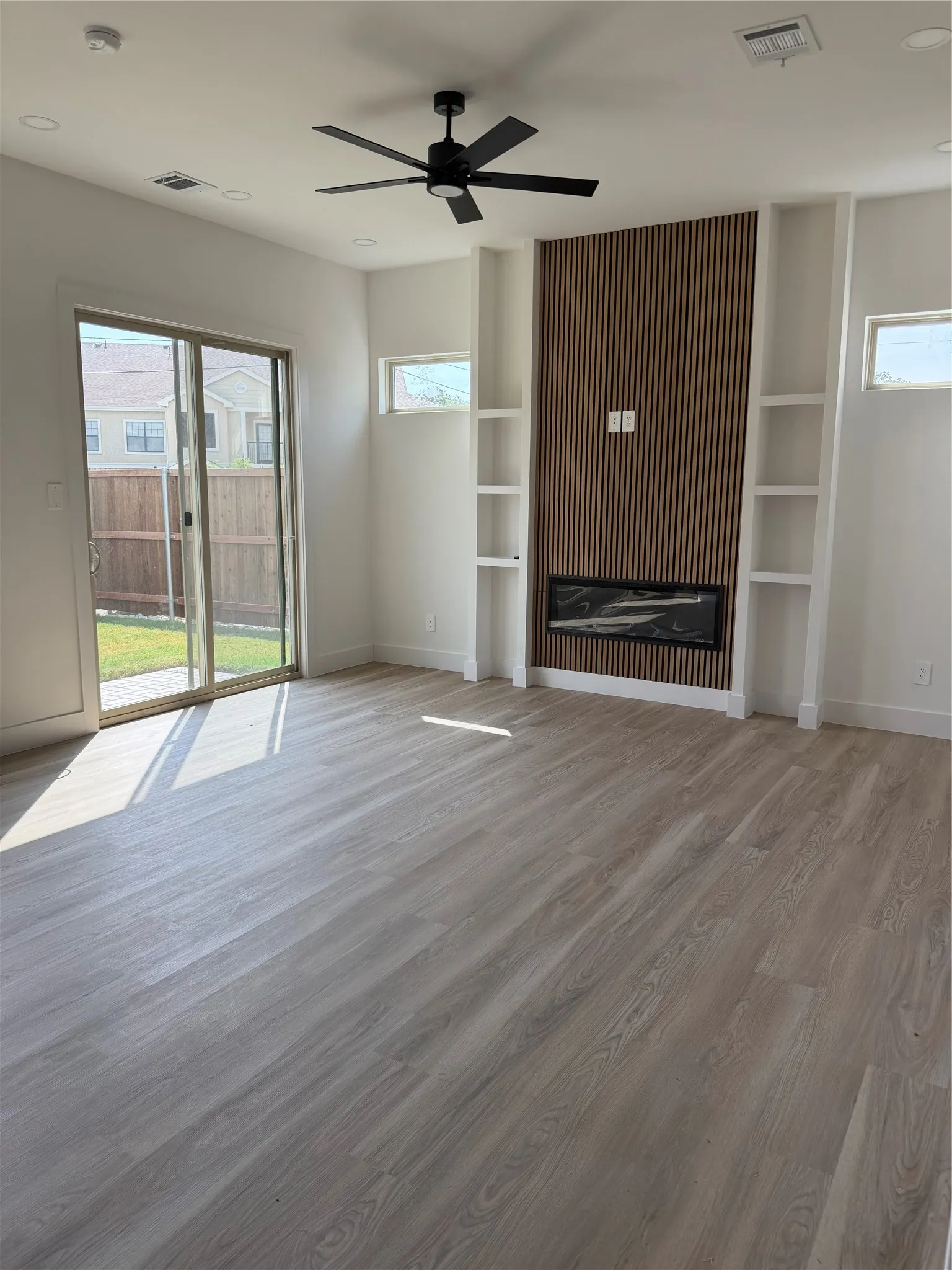 Duplex For Rent in Dallas County , 5634 Mesa Circle, Dallas, Texas 75235, 3 Bedroom, 3 Bathroom, 2 Garage spaces, 1,622 Sqft, built in 2026, mls#21384028, Real Estate Agent in Dallas, Homes For Rent in Dallas county, Homes For Rent in Dallas, Realtor in Dallas Texas, Real Estate Brokerage Independent Realty Texas, Luminita Cordes Realtor