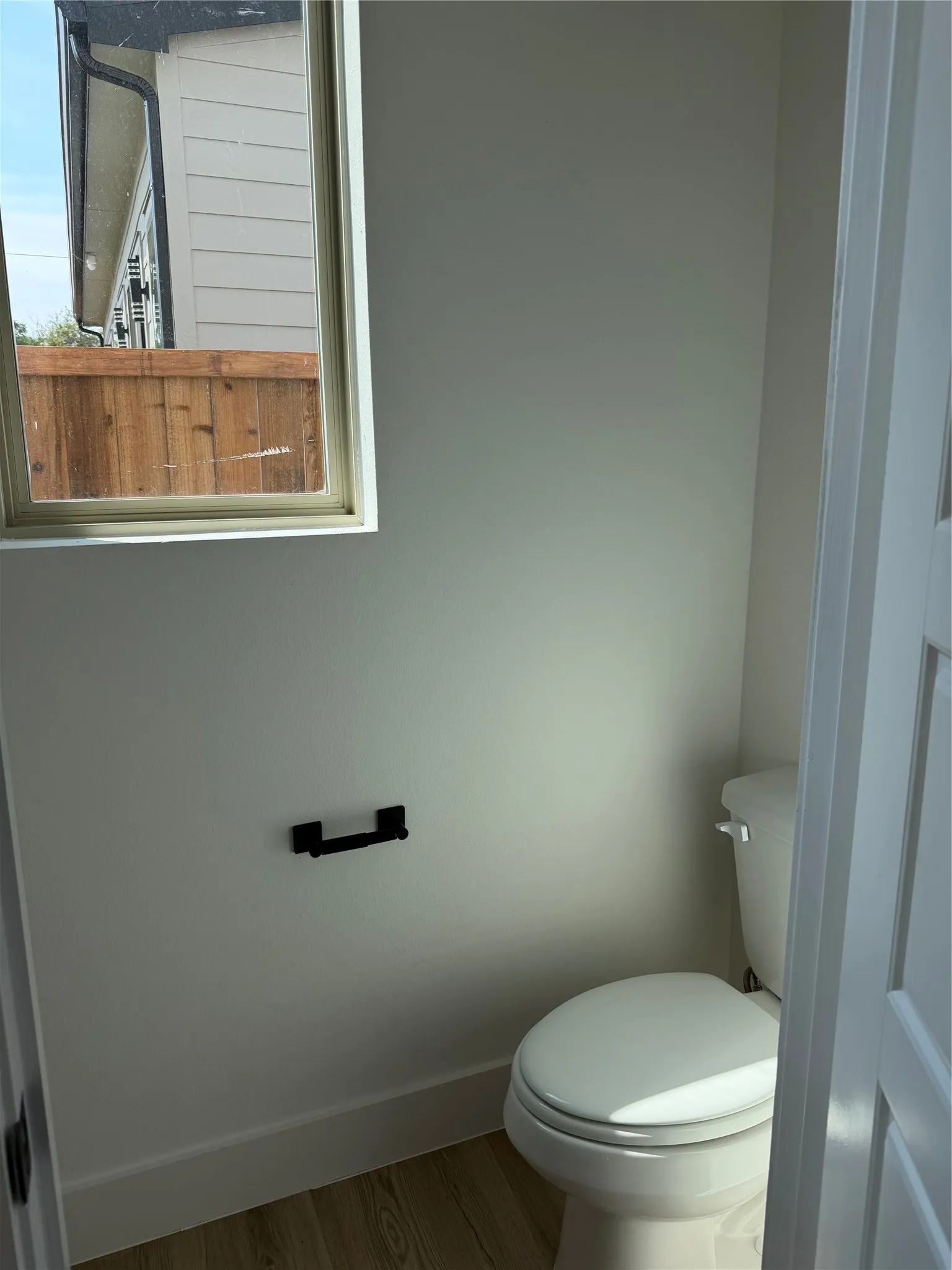 Guest Bath -1sr Floor