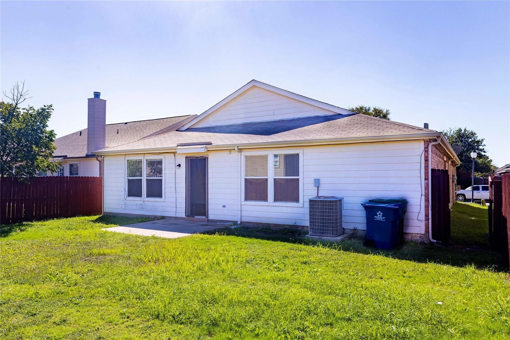 Single Family Residence For Rent in Denton County , 8929 Sagebrush Trail, Cross Roads, Texas 76227, 3 Bedroom, 2 Bathroom, 2 Garage spaces, 1,957 Sqft, built in 2004, mls#21389906, Real Estate Agent in Cross Roads, Homes For Rent in Denton county, Homes For Rent in Cross Roads, Realtor in Cross Roads Texas, Real Estate Brokerage Independent Realty Texas, Luminita Cordes Realtor