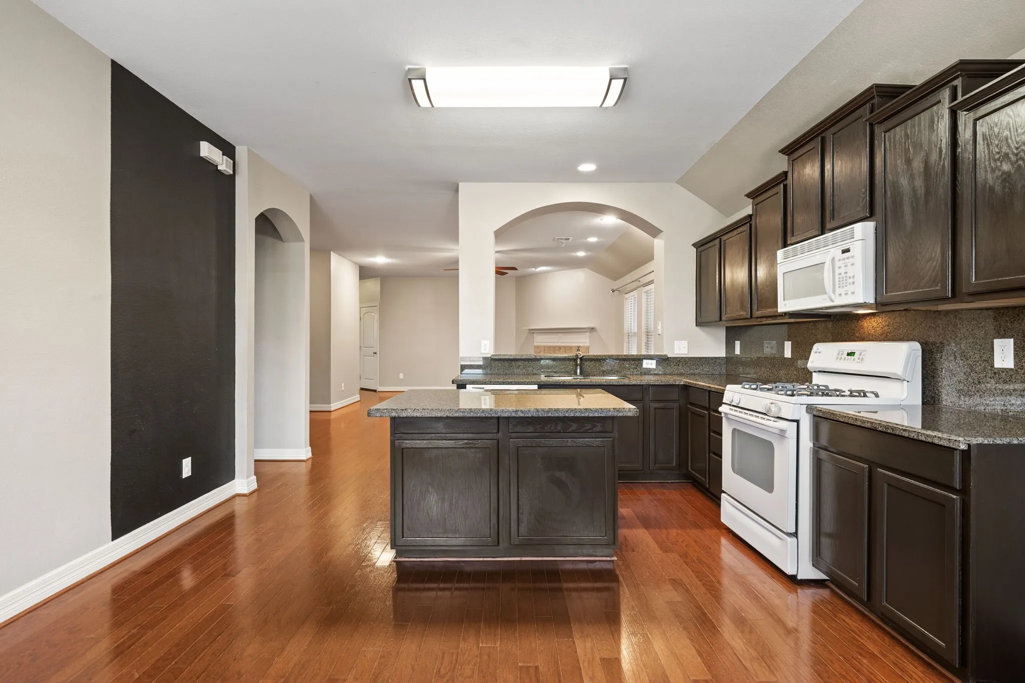 Single Family Residence For Sale in Collin County , 2904 Midstream Drive, Wylie, Texas 75098, 3 Bedroom, 2 Bathroom, 2 Garage spaces, 1,984 Sqft, built in 2005, mls#21379477, Real Estate Agent in Wylie, Homes For Sale in Collin county, Homes For Sale in Wylie, Realtor in Wylie Texas, Real Estate Brokerage Independent Realty Texas, Luminita Cordes Realtor