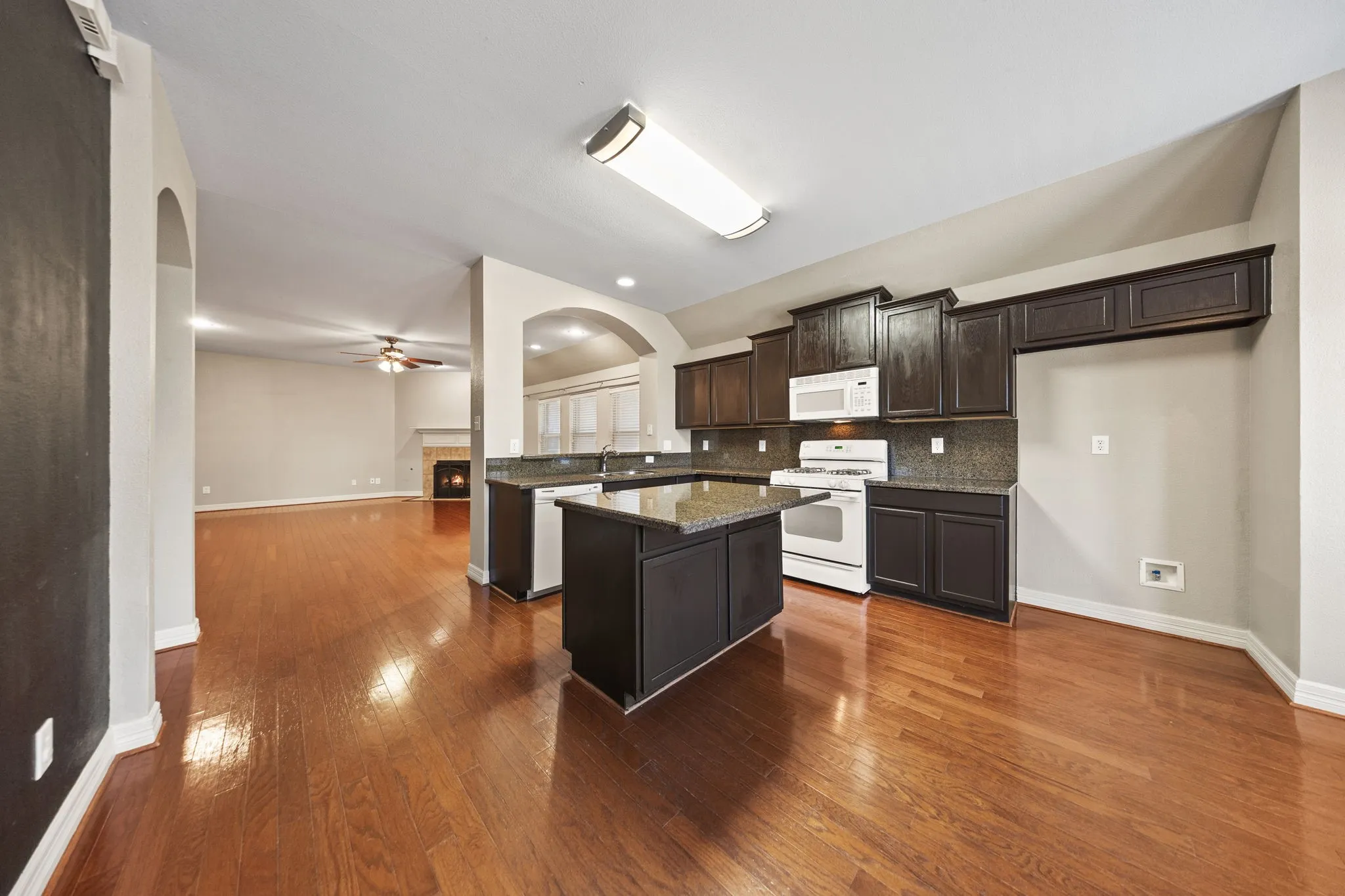 Single Family Residence For Sale in Collin County , 2904 Midstream Drive, Wylie, Texas 75098, 3 Bedroom, 2 Bathroom, 2 Garage spaces, 1,984 Sqft, built in 2005, mls#21379477, Real Estate Agent in Wylie, Homes For Sale in Collin county, Homes For Sale in Wylie, Realtor in Wylie Texas, Real Estate Brokerage Independent Realty Texas, Luminita Cordes Realtor