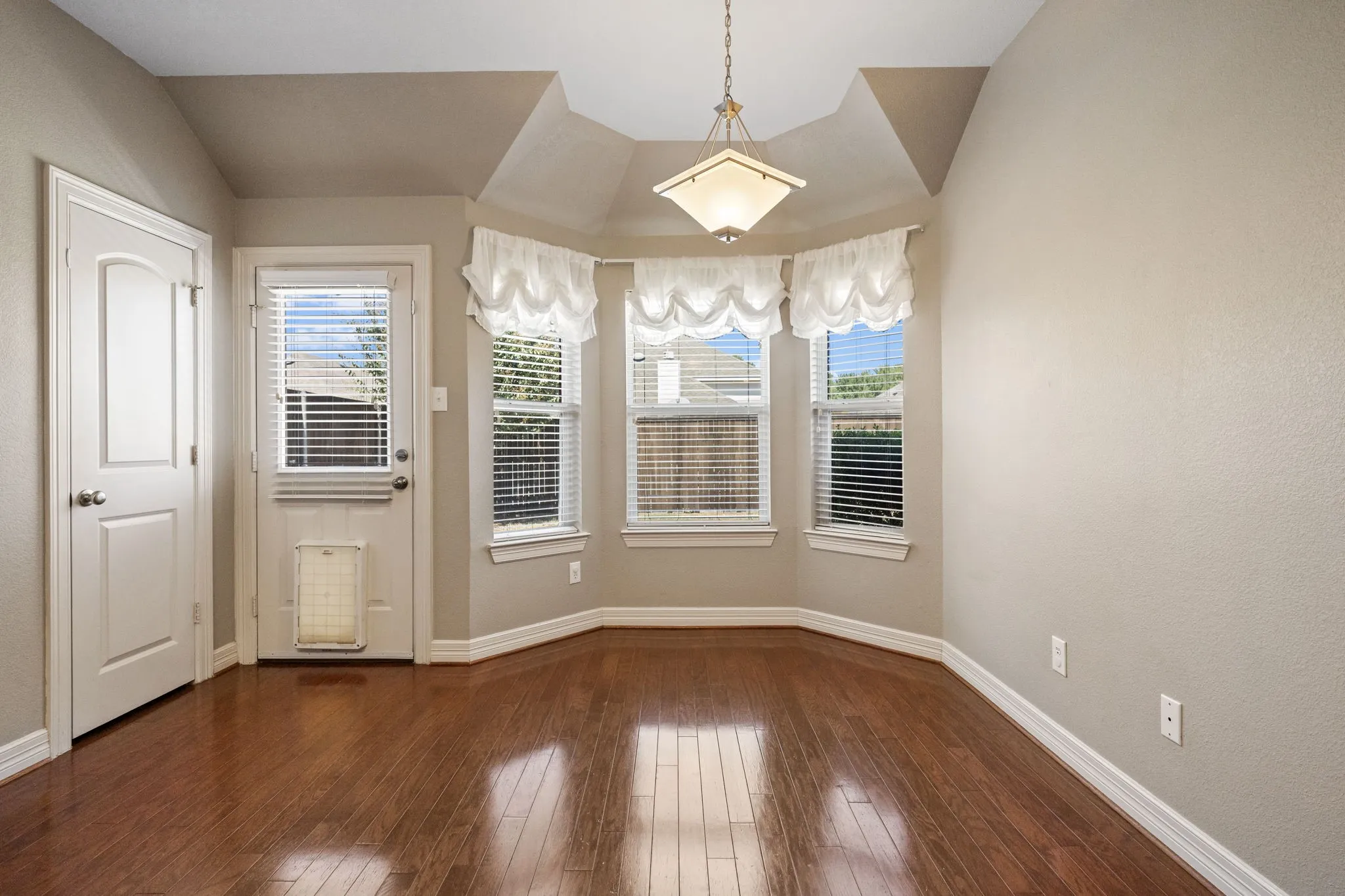 Single Family Residence For Sale in Collin County , 2904 Midstream Drive, Wylie, Texas 75098, 3 Bedroom, 2 Bathroom, 2 Garage spaces, 1,984 Sqft, built in 2005, mls#21379477, Real Estate Agent in Wylie, Homes For Sale in Collin county, Homes For Sale in Wylie, Realtor in Wylie Texas, Real Estate Brokerage Independent Realty Texas, Luminita Cordes Realtor