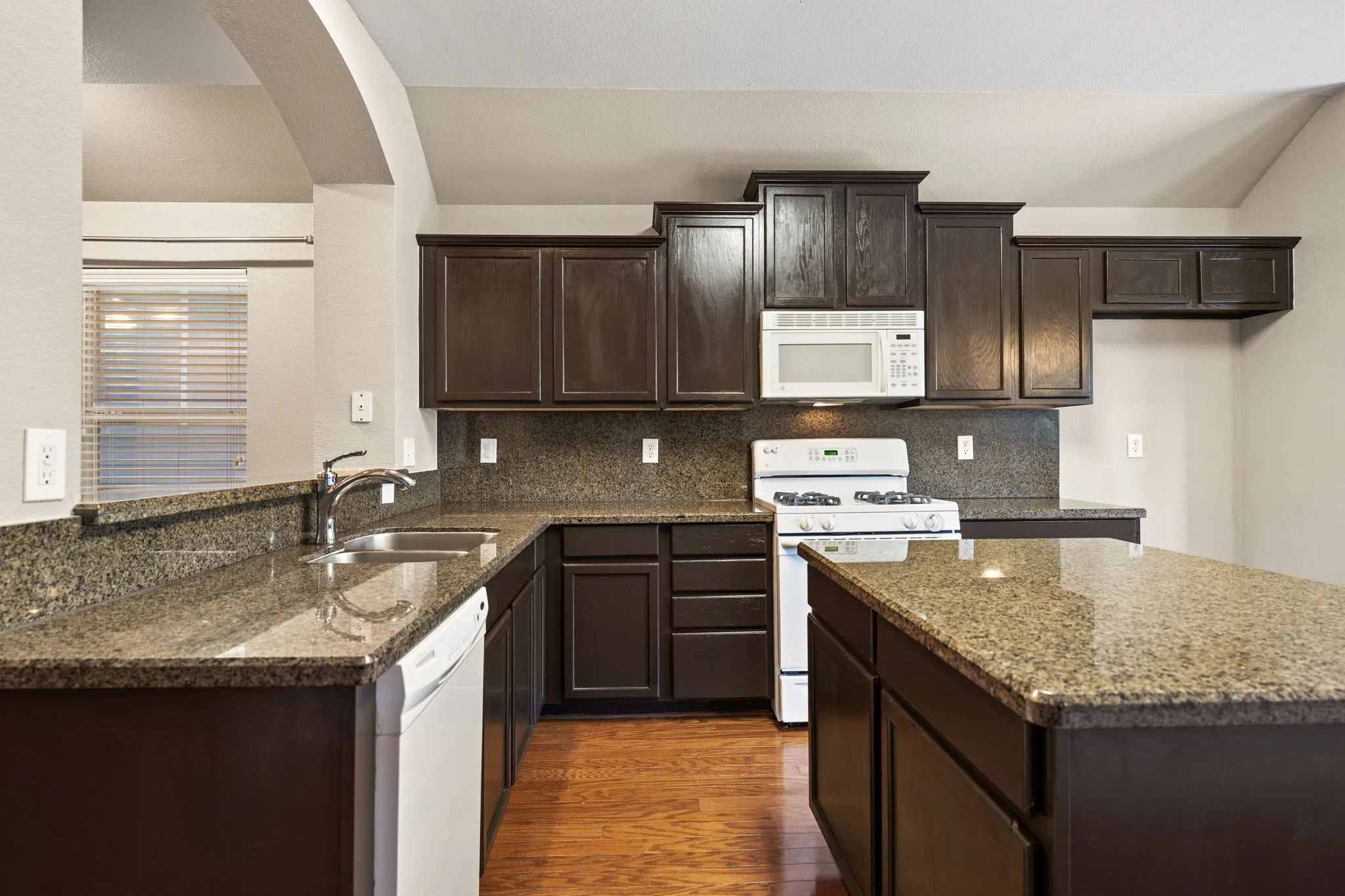 Single Family Residence For Sale in Collin County , 2904 Midstream Drive, Wylie, Texas 75098, 3 Bedroom, 2 Bathroom, 2 Garage spaces, 1,984 Sqft, built in 2005, mls#21379477, Real Estate Agent in Wylie, Homes For Sale in Collin county, Homes For Sale in Wylie, Realtor in Wylie Texas, Real Estate Brokerage Independent Realty Texas, Luminita Cordes Realtor