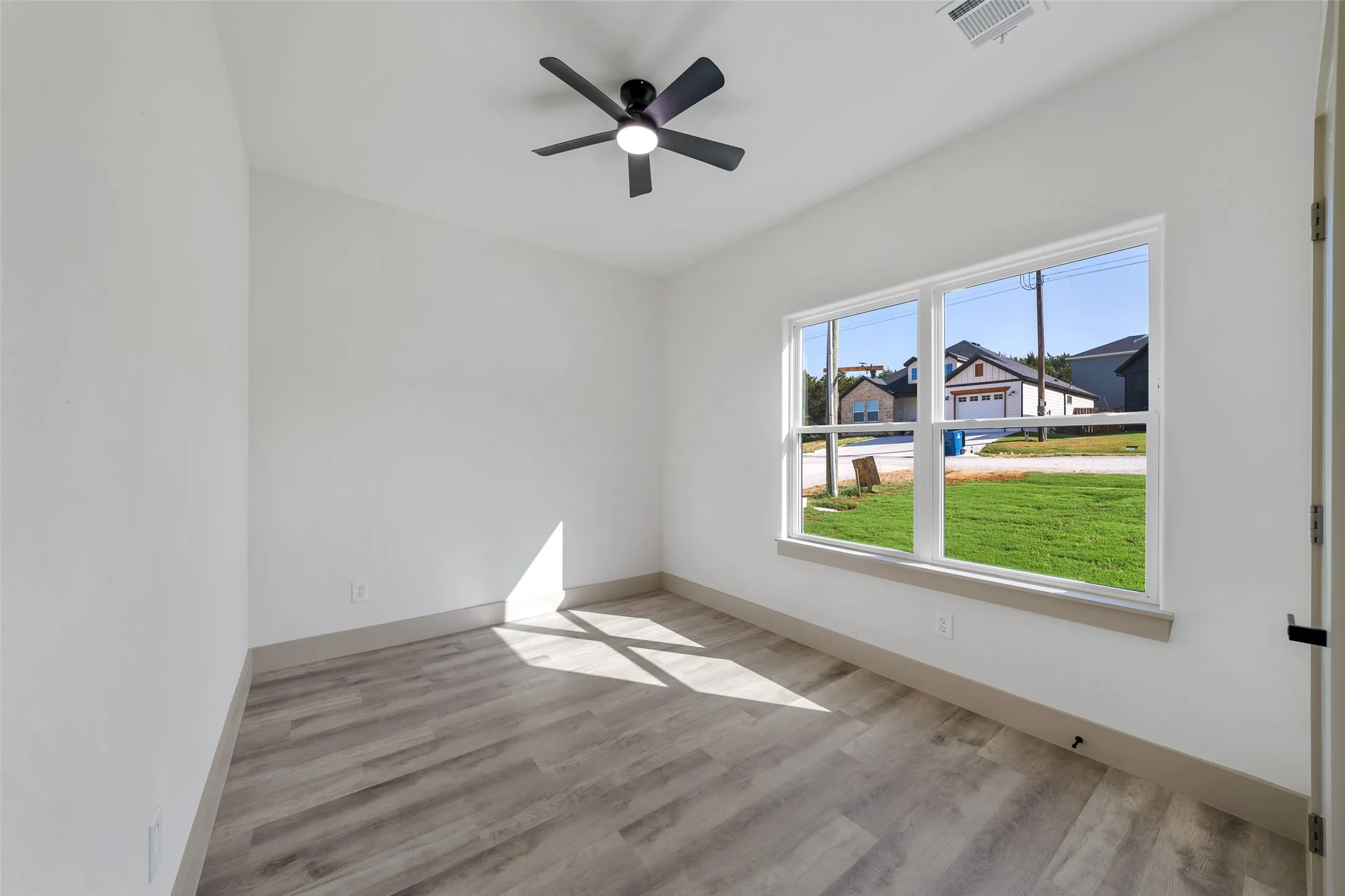 Single Family Residence For Sale in Hood County , 5614 San Jacinto Drive, Granbury, Texas 76048, 3 Bedroom, 2 Bathroom, 2 Garage spaces, 1,300 Sqft, built in 2026, mls#21389822, Real Estate Agent in Granbury, Homes For Sale in Hood county, Homes For Sale in Granbury, Realtor in Granbury Texas, Real Estate Brokerage Independent Realty Texas, Luminita Cordes Realtor