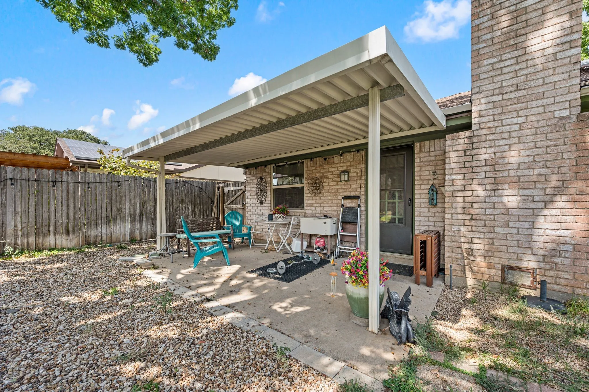 Single Family Residence For Sale in Tarrant County , 425 Glenwood Terrace, Hurst, Texas 76053, 3 Bedroom, 2 Bathroom, 2 Garage spaces, 1,546 Sqft, built in 1977, mls#21389910, Real Estate Agent in Hurst, Homes For Sale in Tarrant county, Homes For Sale in Hurst, Realtor in Hurst Texas, Real Estate Brokerage Independent Realty Texas, Luminita Cordes Realtor