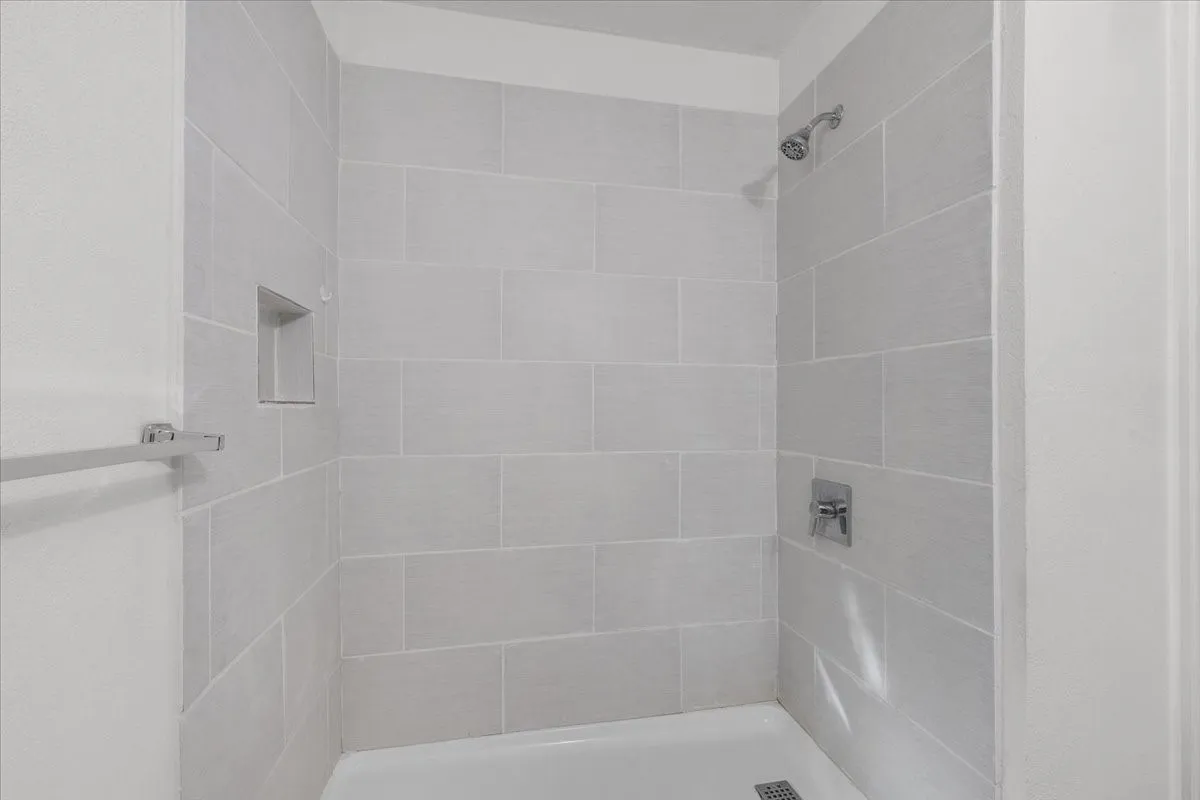 Single Family Residence For Sale in Tarrant County , 1016 Sycamore Terrace, Fort Worth, Texas 76104, 3 Bedroom, 2 Bathroom, Garage spaces, 933 Sqft, built in 1947, mls#21386417, Real Estate Agent in Fort Worth, Homes For Sale in Tarrant county, Homes For Sale in Fort Worth, Realtor in Fort Worth Texas, Real Estate Brokerage Independent Realty Texas, Luminita Cordes Realtor