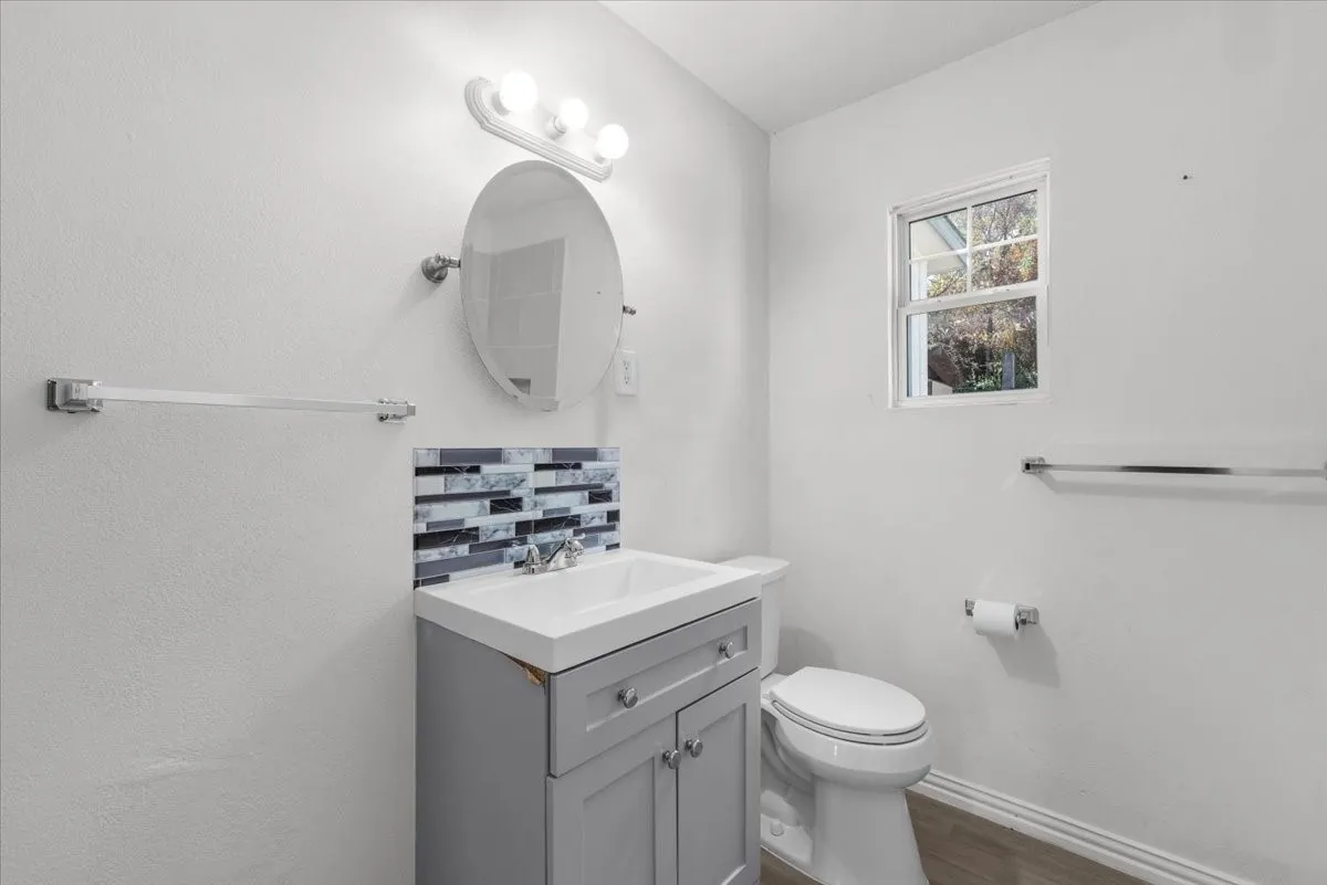 Single Family Residence For Sale in Tarrant County , 1016 Sycamore Terrace, Fort Worth, Texas 76104, 3 Bedroom, 2 Bathroom, Garage spaces, 933 Sqft, built in 1947, mls#21386417, Real Estate Agent in Fort Worth, Homes For Sale in Tarrant county, Homes For Sale in Fort Worth, Realtor in Fort Worth Texas, Real Estate Brokerage Independent Realty Texas, Luminita Cordes Realtor