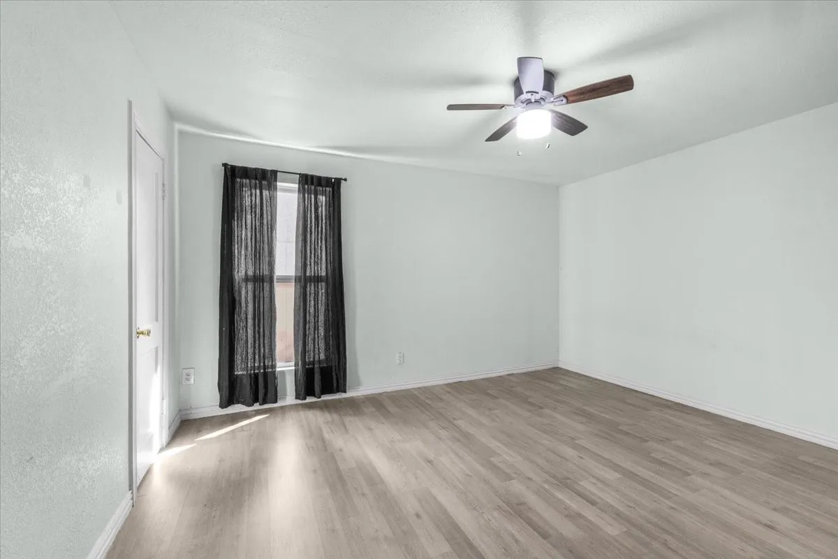 Single Family Residence For Sale in Tarrant County , 1016 Sycamore Terrace, Fort Worth, Texas 76104, 3 Bedroom, 2 Bathroom, Garage spaces, 933 Sqft, built in 1947, mls#21386417, Real Estate Agent in Fort Worth, Homes For Sale in Tarrant county, Homes For Sale in Fort Worth, Realtor in Fort Worth Texas, Real Estate Brokerage Independent Realty Texas, Luminita Cordes Realtor