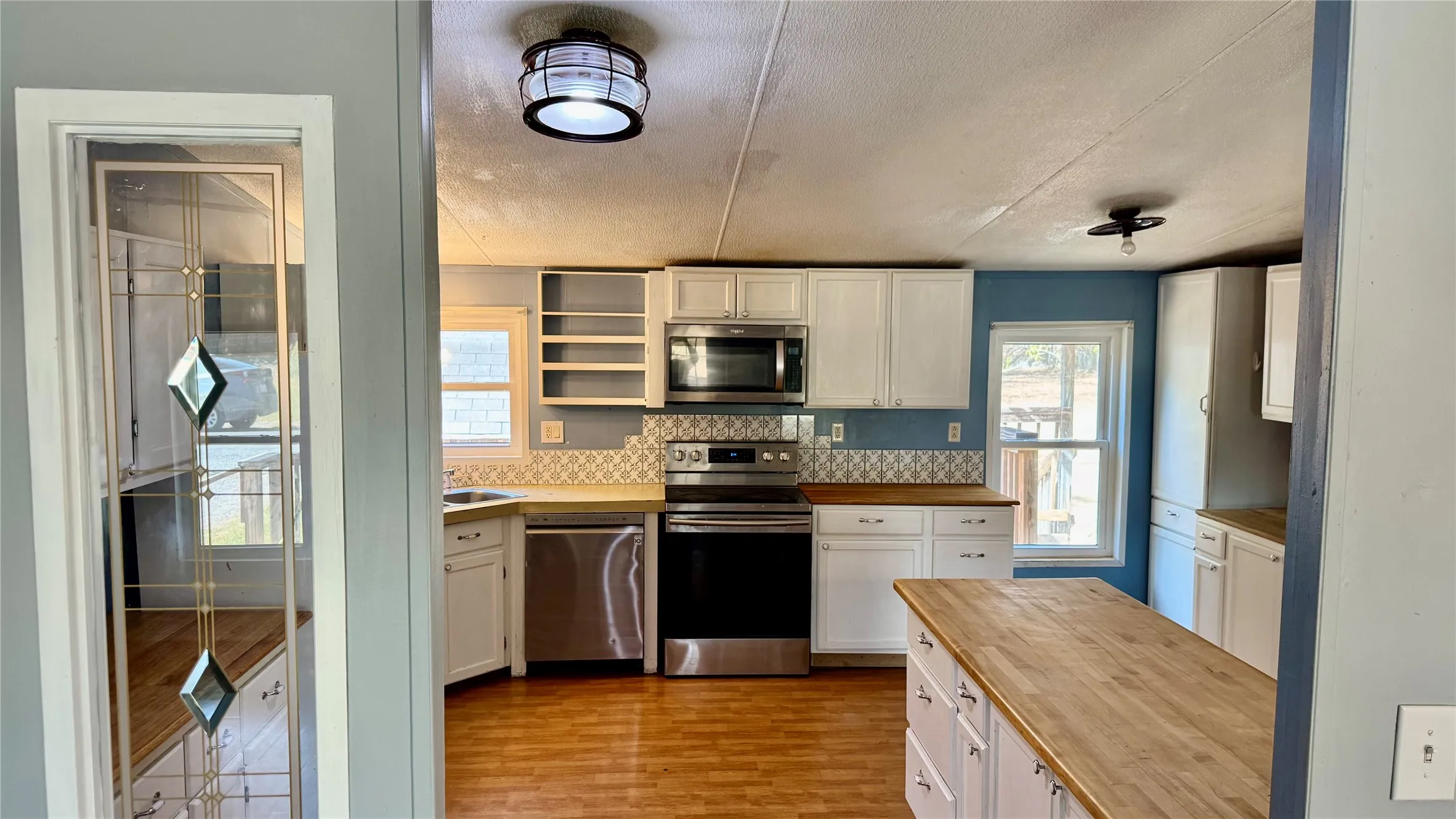Mobile Home For Sale in Hood County , 3212 Joann Court, Granbury, Texas 76049, 5 Bedroom, 3 Bathroom, Garage spaces, 2,112 Sqft, built in 2000, mls#21389925, Real Estate Agent in Granbury, Homes For Sale in Hood county, Homes For Sale in Granbury, Realtor in Granbury Texas, Real Estate Brokerage Independent Realty Texas, Luminita Cordes Realtor
