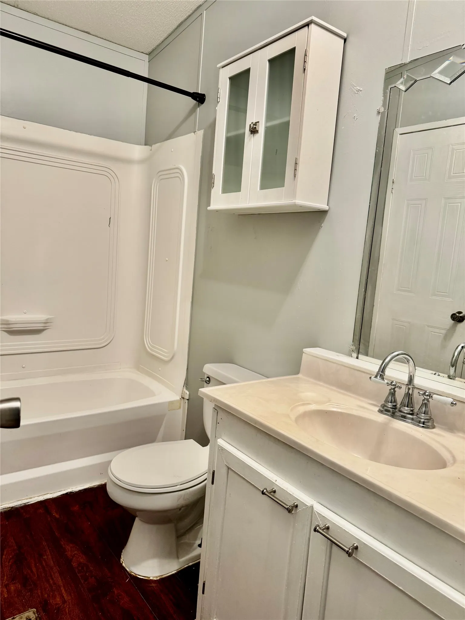 White vanity with chrome hardware, an integrated sink, and a single-handle faucet