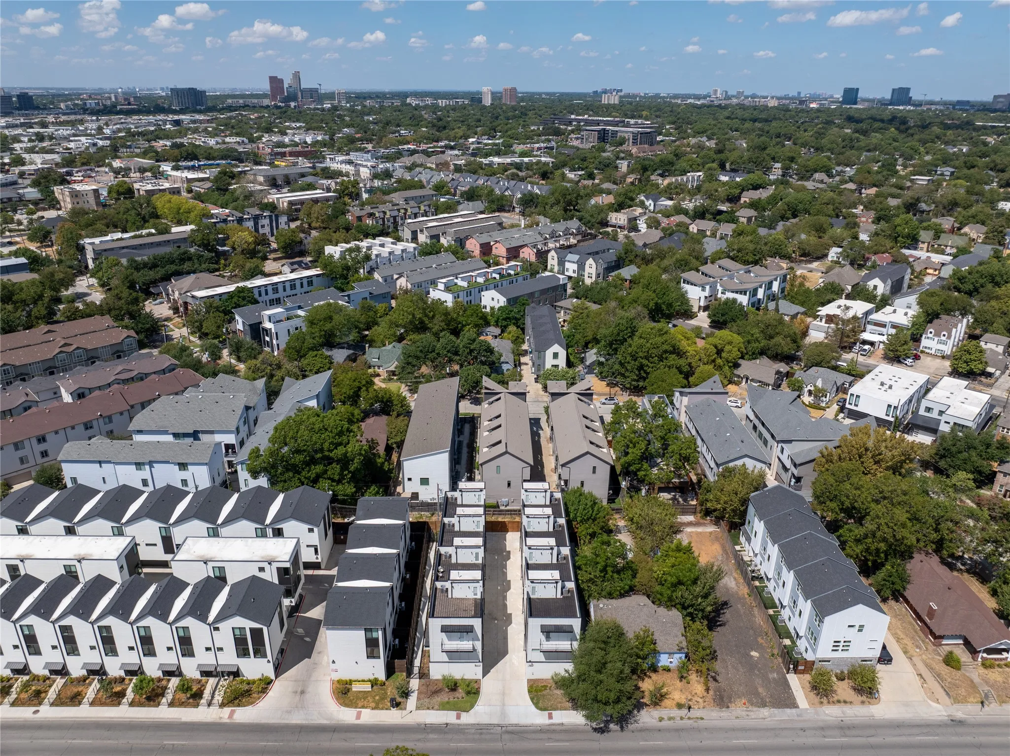 Townhouse For Rent in Dallas County , 5633 Live Oak 104, Dallas, Texas 75206, 2 Bedroom, 3 Bathroom, 2 Garage spaces, 1,533 Sqft, built in 2025, mls#21389903, Real Estate Agent in Dallas, Homes For Rent in Dallas county, Homes For Rent in Dallas, Realtor in Dallas Texas, Real Estate Brokerage Independent Realty Texas, Luminita Cordes Realtor