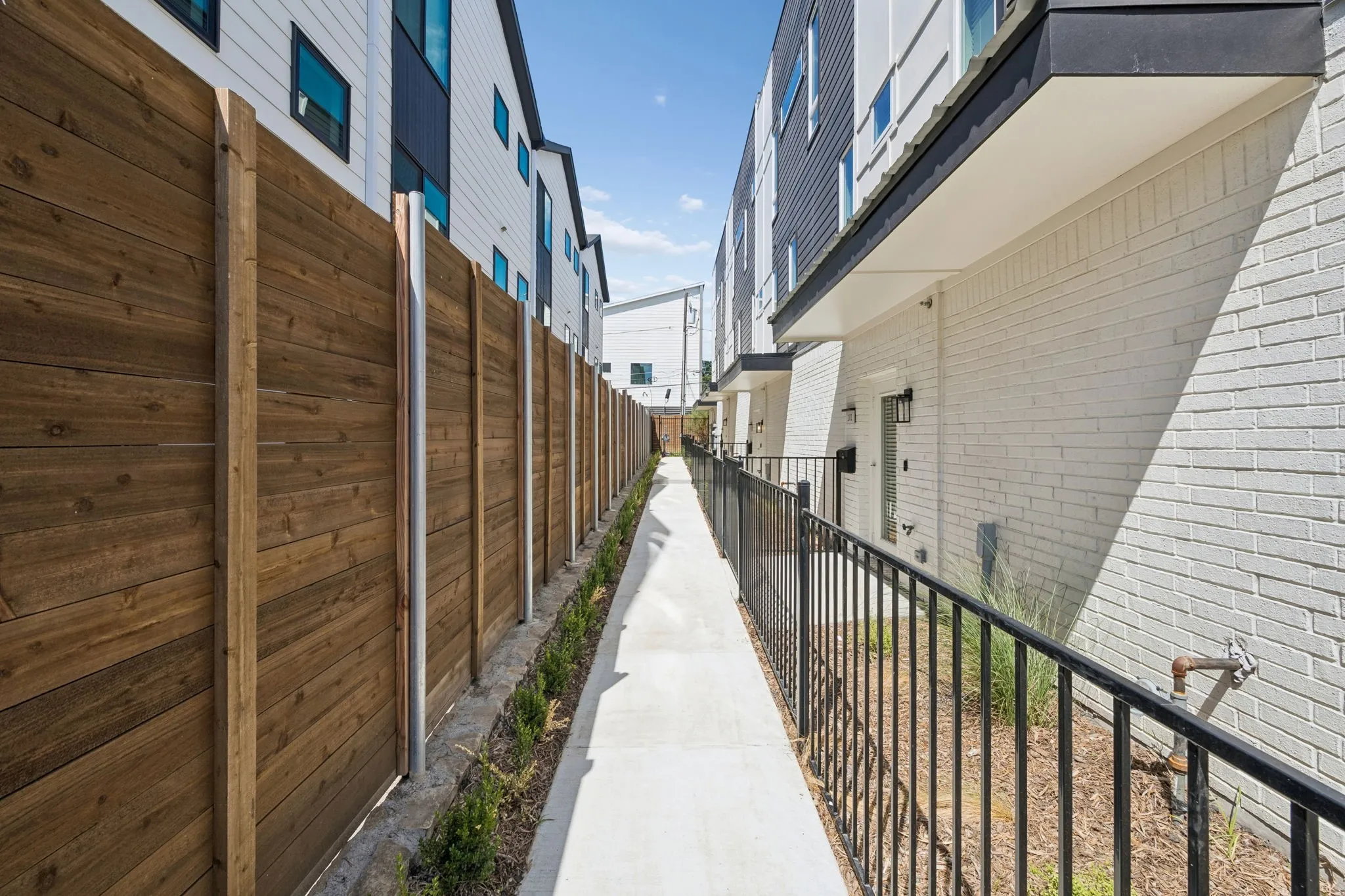 Townhouse For Rent in Dallas County , 5633 Live Oak 104, Dallas, Texas 75206, 2 Bedroom, 3 Bathroom, 2 Garage spaces, 1,533 Sqft, built in 2025, mls#21389903, Real Estate Agent in Dallas, Homes For Rent in Dallas county, Homes For Rent in Dallas, Realtor in Dallas Texas, Real Estate Brokerage Independent Realty Texas, Luminita Cordes Realtor