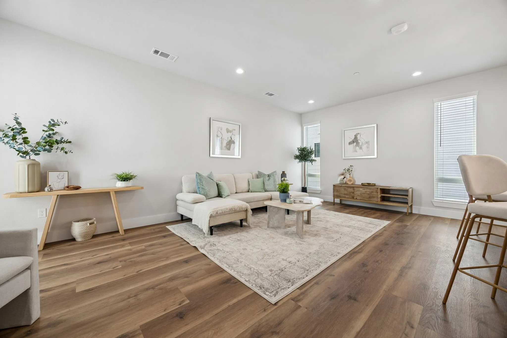 Townhouse For Rent in Dallas County , 5633 Live Oak 104, Dallas, Texas 75206, 2 Bedroom, 3 Bathroom, 2 Garage spaces, 1,533 Sqft, built in 2025, mls#21389903, Real Estate Agent in Dallas, Homes For Rent in Dallas county, Homes For Rent in Dallas, Realtor in Dallas Texas, Real Estate Brokerage Independent Realty Texas, Luminita Cordes Realtor
