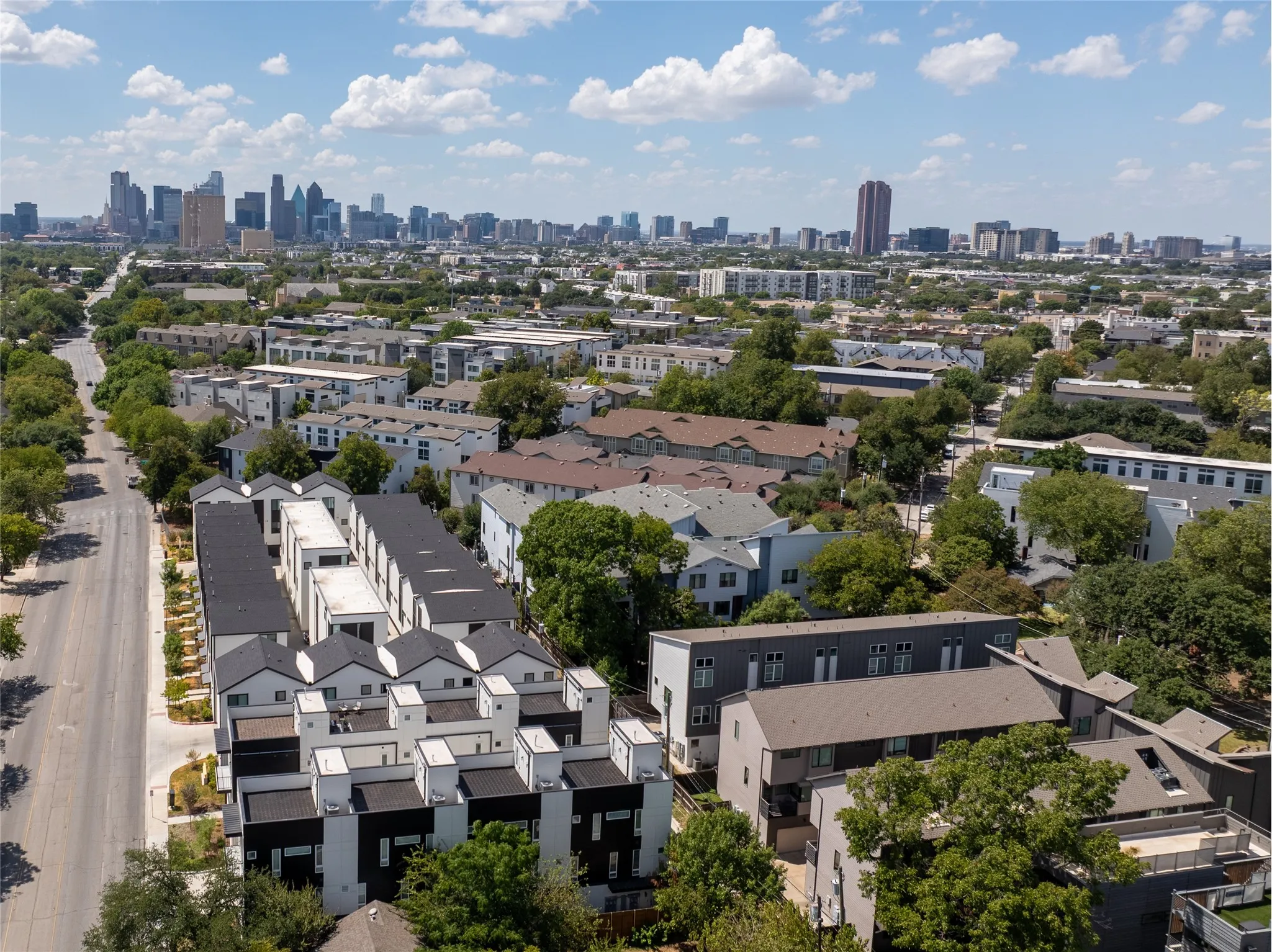 Townhouse For Rent in Dallas County , 5633 Live Oak 104, Dallas, Texas 75206, 2 Bedroom, 3 Bathroom, 2 Garage spaces, 1,533 Sqft, built in 2025, mls#21389903, Real Estate Agent in Dallas, Homes For Rent in Dallas county, Homes For Rent in Dallas, Realtor in Dallas Texas, Real Estate Brokerage Independent Realty Texas, Luminita Cordes Realtor