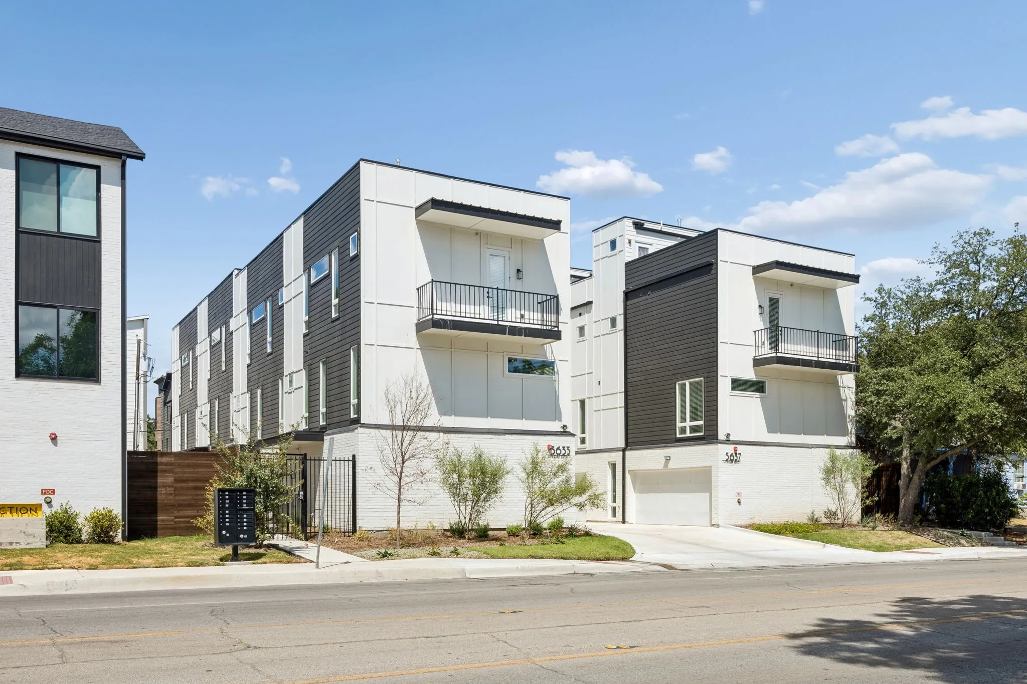 Townhouse For Rent in Dallas County , 5633 Live Oak 103, Dallas, Texas 75206, 2 Bedroom, 3 Bathroom, 2 Garage spaces, 1,533 Sqft, built in 2025, mls#21389897, Real Estate Agent in Dallas, Homes For Rent in Dallas county, Homes For Rent in Dallas, Realtor in Dallas Texas, Real Estate Brokerage Independent Realty Texas, Luminita Cordes Realtor