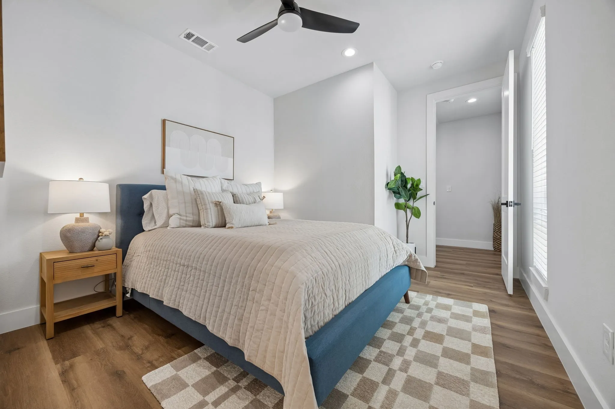 Townhouse For Rent in Dallas County , 5633 Live Oak 103, Dallas, Texas 75206, 2 Bedroom, 3 Bathroom, 2 Garage spaces, 1,533 Sqft, built in 2025, mls#21389897, Real Estate Agent in Dallas, Homes For Rent in Dallas county, Homes For Rent in Dallas, Realtor in Dallas Texas, Real Estate Brokerage Independent Realty Texas, Luminita Cordes Realtor