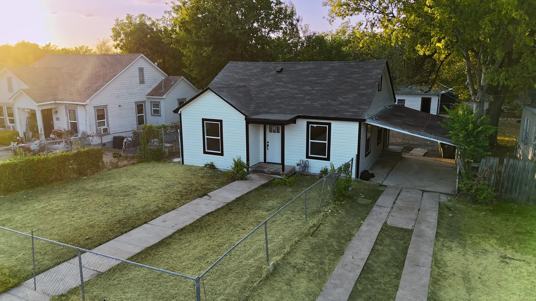 Single Family Residence For Sale in Mc Lennan County , 1527 Maple Avenue, Waco, Texas 76707, 2 Bedroom, 1 Bathroom, Garage spaces, 816 Sqft, built in 1947, mls#21389920, Real Estate Agent in Waco, Homes For Sale in Mc Lennan county, Homes For Sale in Waco, Realtor in Waco Texas, Real Estate Brokerage Independent Realty Texas, Luminita Cordes Realtor