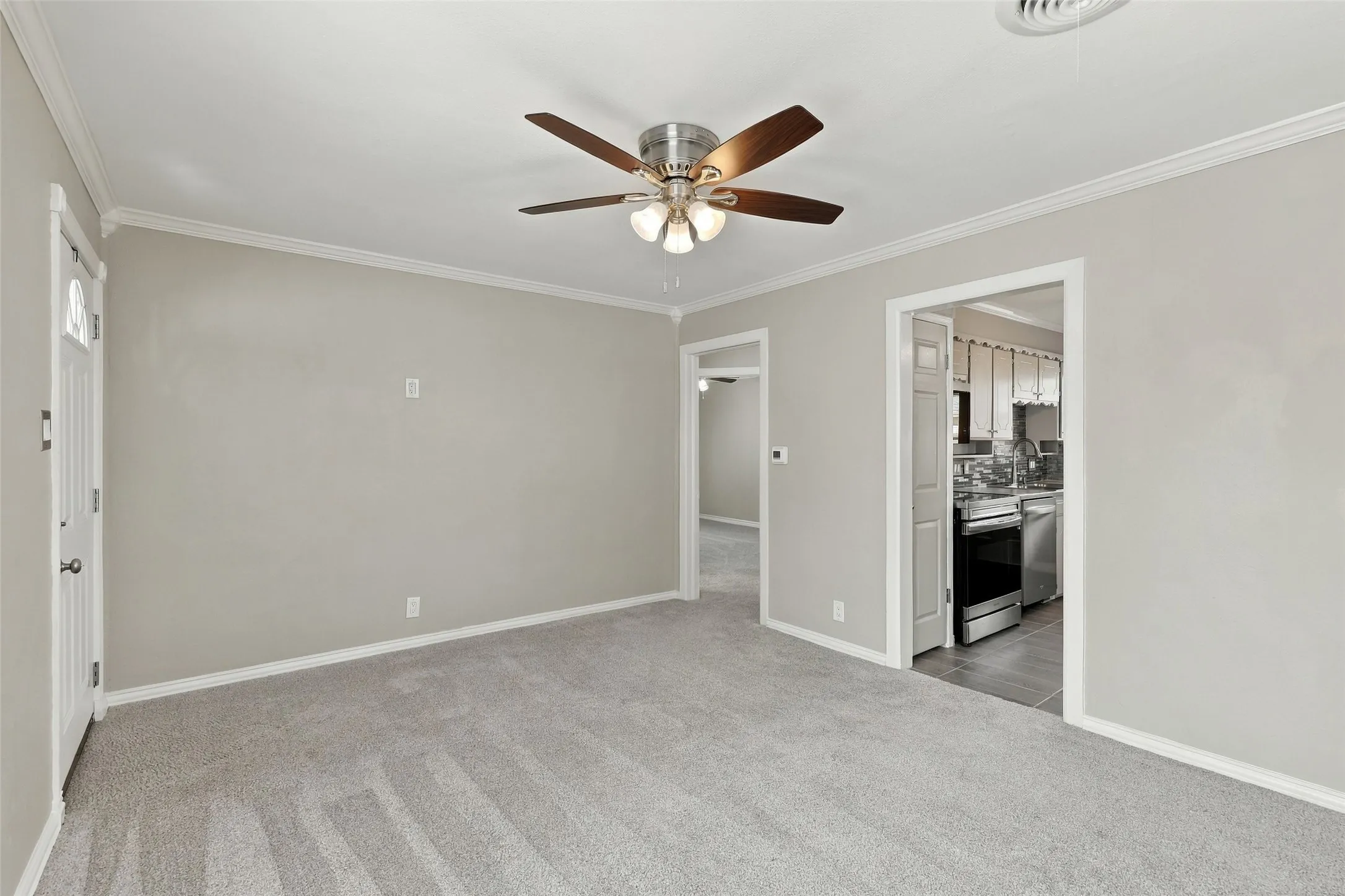 Single Family Residence For Sale in Dallas County , 605 NE 33rd Street, Grand Prairie, Texas 75050, 2 Bedroom, 1 Bathroom, Garage spaces, 775 Sqft, built in 1950, mls#21389817, Real Estate Agent in Grand Prairie, Homes For Sale in Dallas county, Homes For Sale in Grand Prairie, Realtor in Grand Prairie Texas, Real Estate Brokerage Independent Realty Texas, Luminita Cordes Realtor