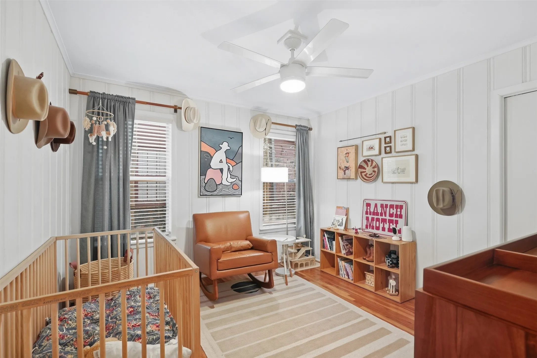 Single Family Residence For Sale in Tarrant County , 2908 Ryan Place Drive, Fort Worth, Texas 76110, 3 Bedroom, 3 Bathroom, 2 Garage spaces, 1,748 Sqft, built in 1953, mls#21384412, Real Estate Agent in Fort Worth, Homes For Sale in Tarrant county, Homes For Sale in Fort Worth, Realtor in Fort Worth Texas, Real Estate Brokerage Independent Realty Texas, Luminita Cordes Realtor