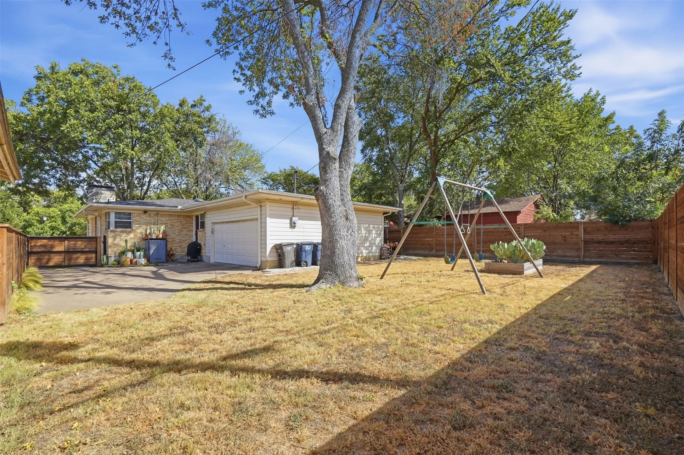 Single Family Residence For Sale in Tarrant County , 2908 Ryan Place Drive, Fort Worth, Texas 76110, 3 Bedroom, 3 Bathroom, 2 Garage spaces, 1,748 Sqft, built in 1953, mls#21384412, Real Estate Agent in Fort Worth, Homes For Sale in Tarrant county, Homes For Sale in Fort Worth, Realtor in Fort Worth Texas, Real Estate Brokerage Independent Realty Texas, Luminita Cordes Realtor