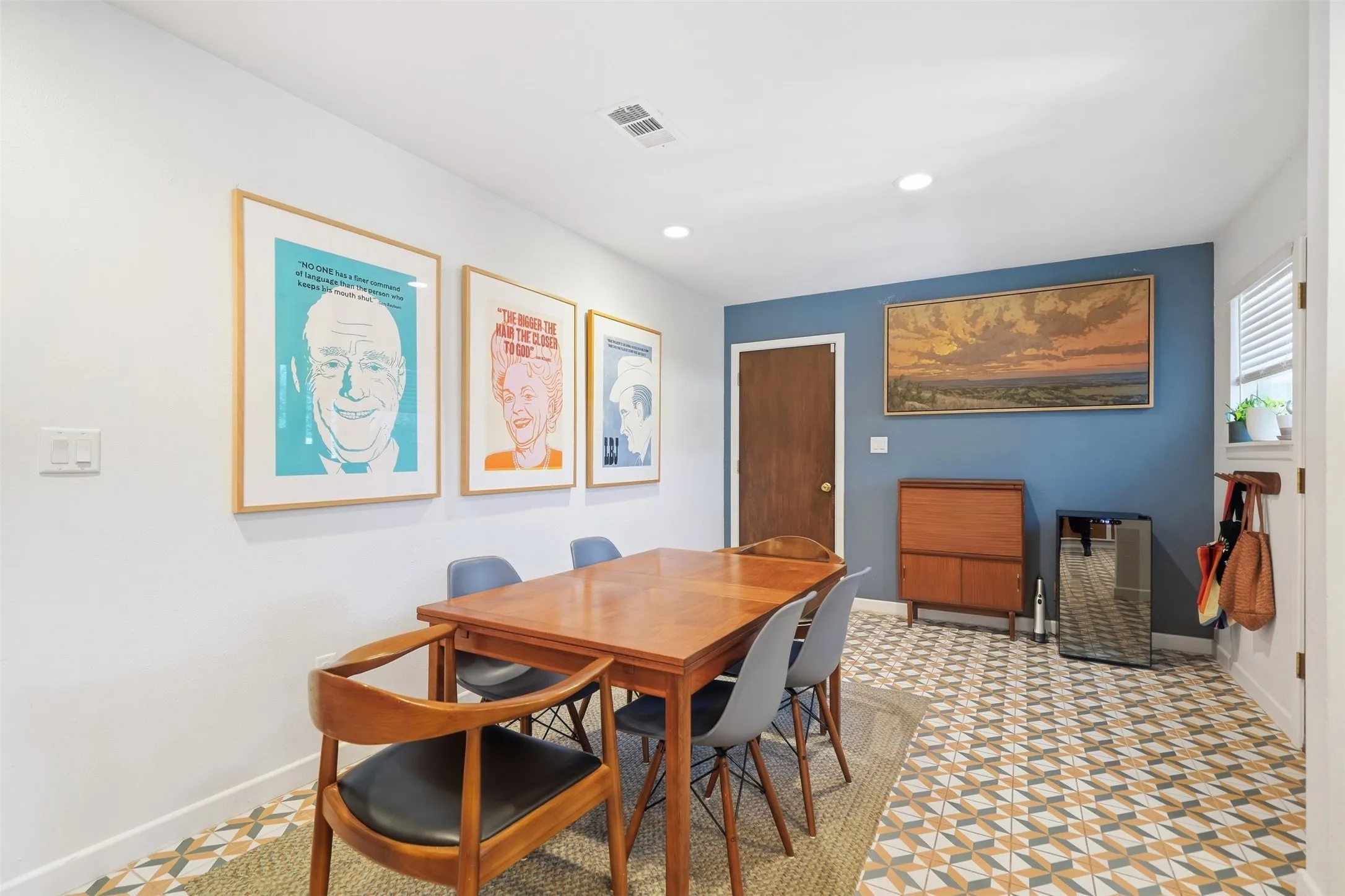 Single Family Residence For Sale in Tarrant County , 2908 Ryan Place Drive, Fort Worth, Texas 76110, 3 Bedroom, 3 Bathroom, 2 Garage spaces, 1,748 Sqft, built in 1953, mls#21384412, Real Estate Agent in Fort Worth, Homes For Sale in Tarrant county, Homes For Sale in Fort Worth, Realtor in Fort Worth Texas, Real Estate Brokerage Independent Realty Texas, Luminita Cordes Realtor
