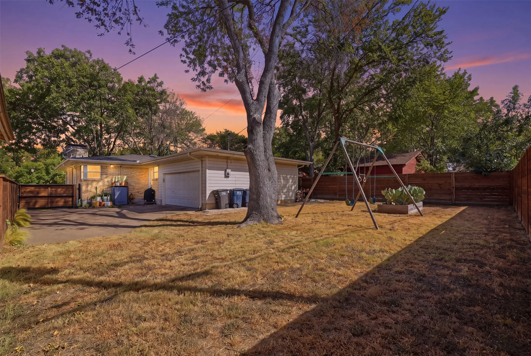 Single Family Residence For Sale in Tarrant County , 2908 Ryan Place Drive, Fort Worth, Texas 76110, 3 Bedroom, 3 Bathroom, 2 Garage spaces, 1,748 Sqft, built in 1953, mls#21384412, Real Estate Agent in Fort Worth, Homes For Sale in Tarrant county, Homes For Sale in Fort Worth, Realtor in Fort Worth Texas, Real Estate Brokerage Independent Realty Texas, Luminita Cordes Realtor
