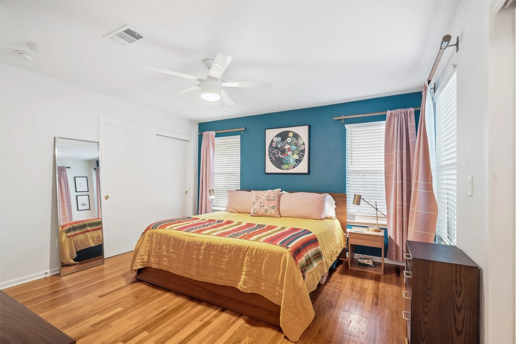 Single Family Residence For Sale in Tarrant County , 2908 Ryan Place Drive, Fort Worth, Texas 76110, 3 Bedroom, 3 Bathroom, 2 Garage spaces, 1,748 Sqft, built in 1953, mls#21384412, Real Estate Agent in Fort Worth, Homes For Sale in Tarrant county, Homes For Sale in Fort Worth, Realtor in Fort Worth Texas, Real Estate Brokerage Independent Realty Texas, Luminita Cordes Realtor