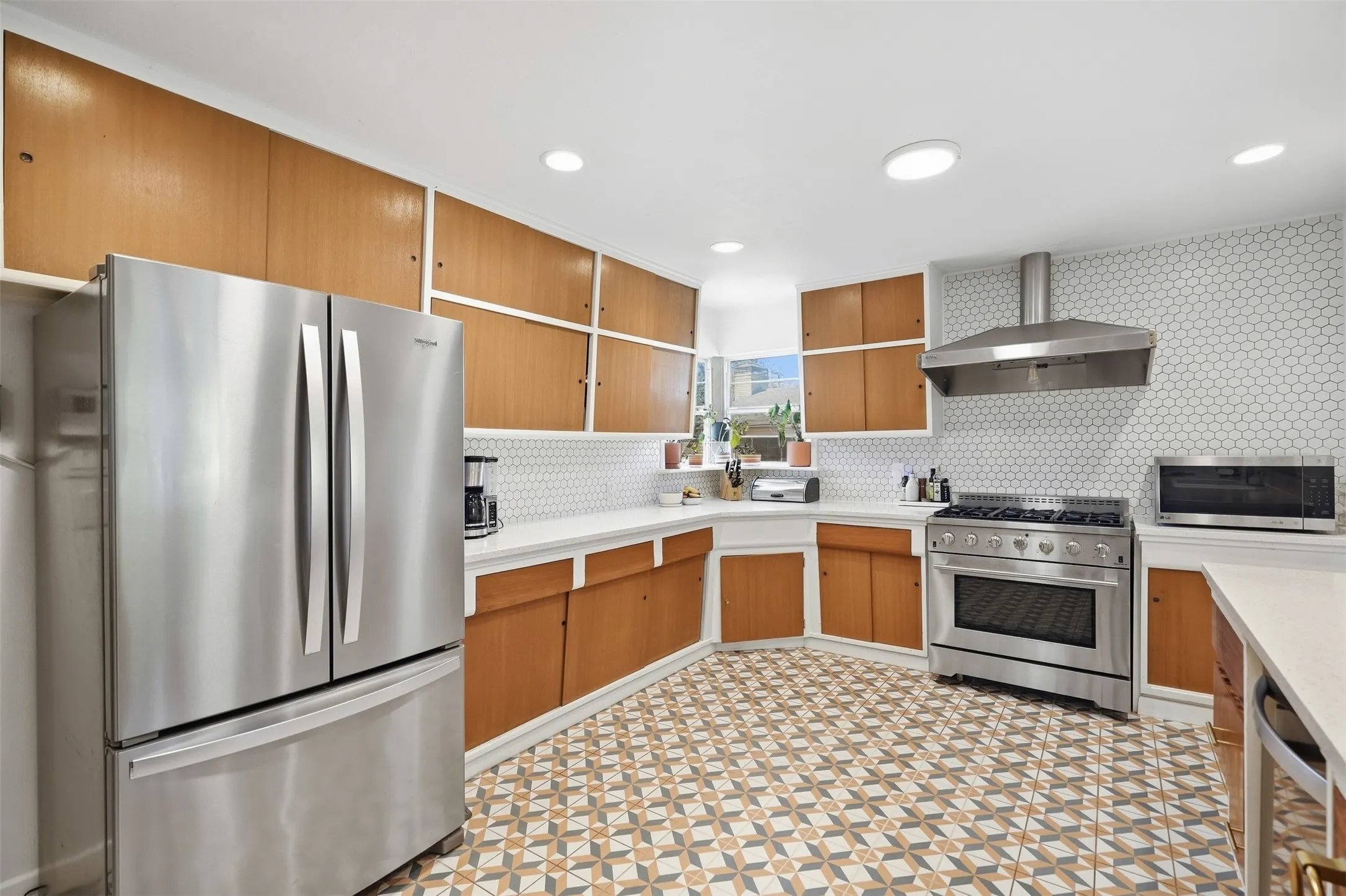 Single Family Residence For Sale in Tarrant County , 2908 Ryan Place Drive, Fort Worth, Texas 76110, 3 Bedroom, 3 Bathroom, 2 Garage spaces, 1,748 Sqft, built in 1953, mls#21384412, Real Estate Agent in Fort Worth, Homes For Sale in Tarrant county, Homes For Sale in Fort Worth, Realtor in Fort Worth Texas, Real Estate Brokerage Independent Realty Texas, Luminita Cordes Realtor