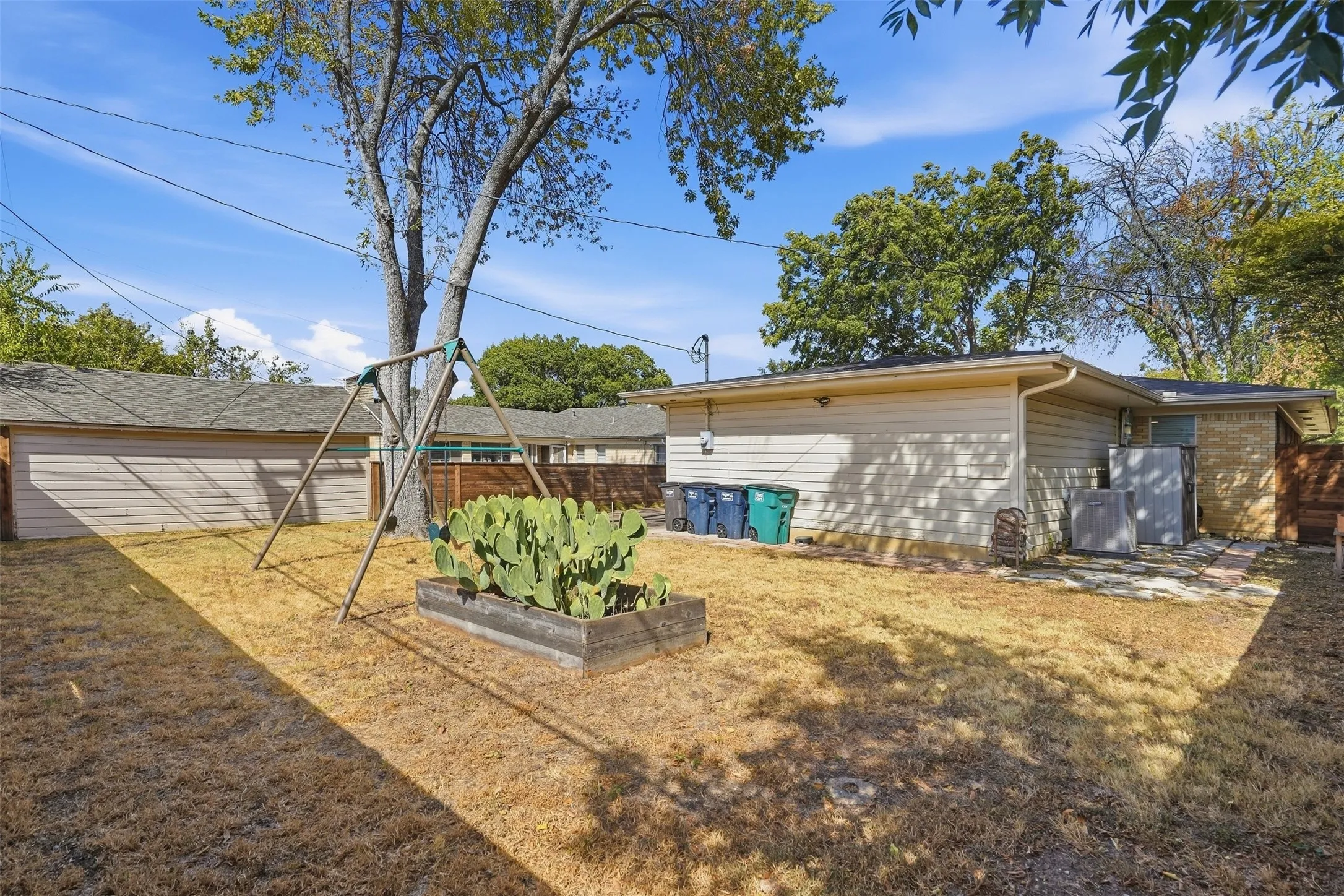 Single Family Residence For Sale in Tarrant County , 2908 Ryan Place Drive, Fort Worth, Texas 76110, 3 Bedroom, 3 Bathroom, 2 Garage spaces, 1,748 Sqft, built in 1953, mls#21384412, Real Estate Agent in Fort Worth, Homes For Sale in Tarrant county, Homes For Sale in Fort Worth, Realtor in Fort Worth Texas, Real Estate Brokerage Independent Realty Texas, Luminita Cordes Realtor