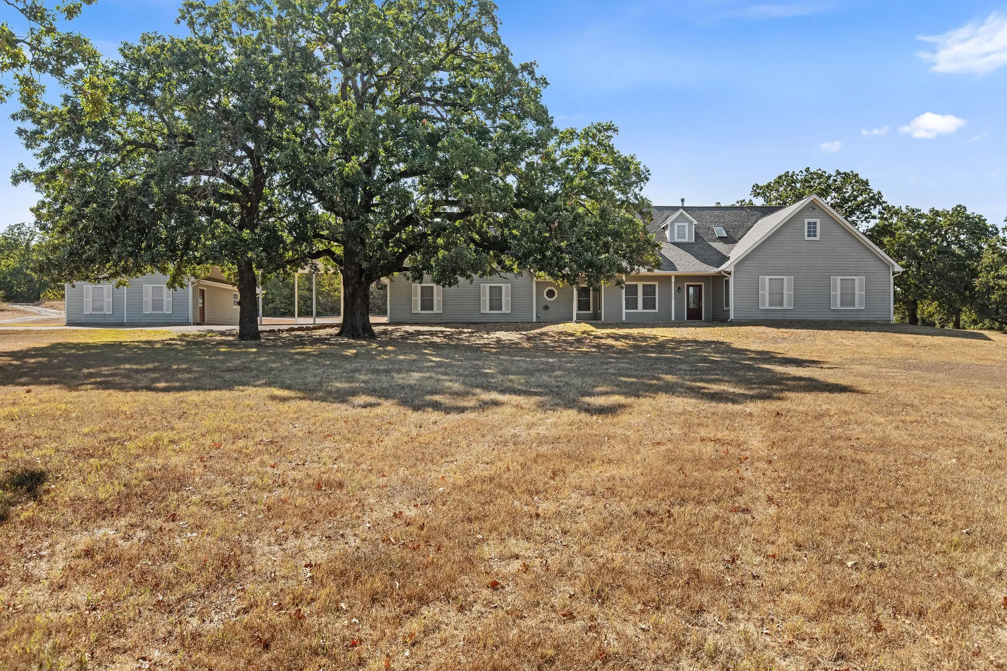 Single Family Residence For Sale in Wise County , 872 County Road 1670, Alvord, Texas 76225, 4 Bedroom, 3 Bathroom, 3 Garage spaces, 3,698 Sqft, built in 1998, mls#21388379, Real Estate Agent in Alvord, Homes For Sale in Wise county, Homes For Sale in Alvord, Realtor in Alvord Texas, Real Estate Brokerage Independent Realty Texas, Luminita Cordes Realtor