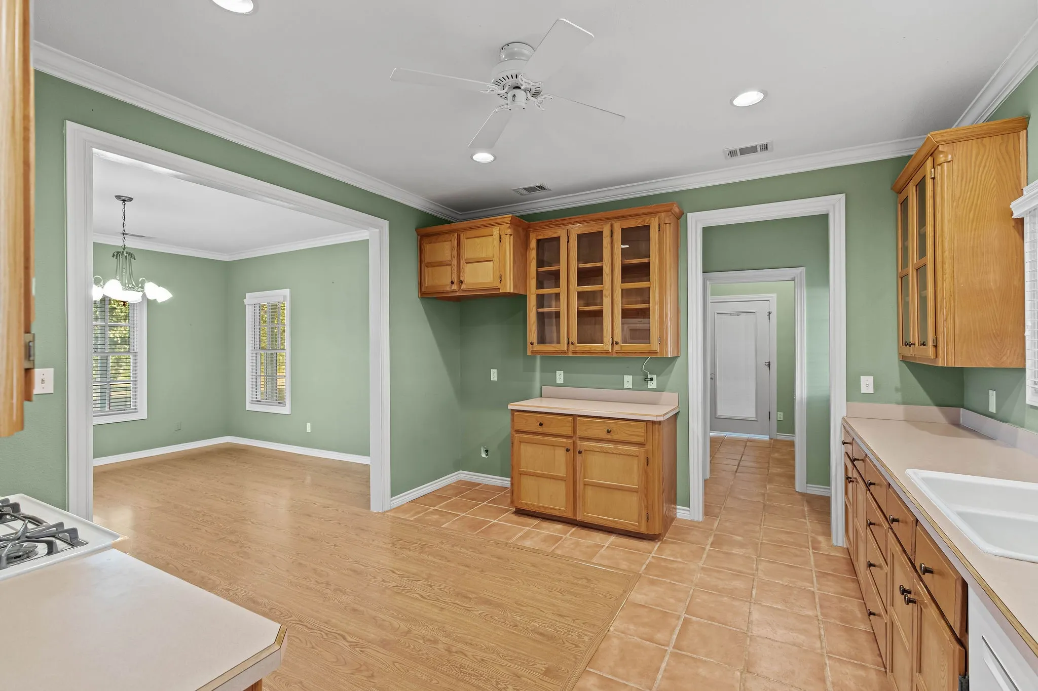 Single Family Residence For Sale in Wise County , 872 County Road 1670, Alvord, Texas 76225, 4 Bedroom, 3 Bathroom, 3 Garage spaces, 3,698 Sqft, built in 1998, mls#21388379, Real Estate Agent in Alvord, Homes For Sale in Wise county, Homes For Sale in Alvord, Realtor in Alvord Texas, Real Estate Brokerage Independent Realty Texas, Luminita Cordes Realtor