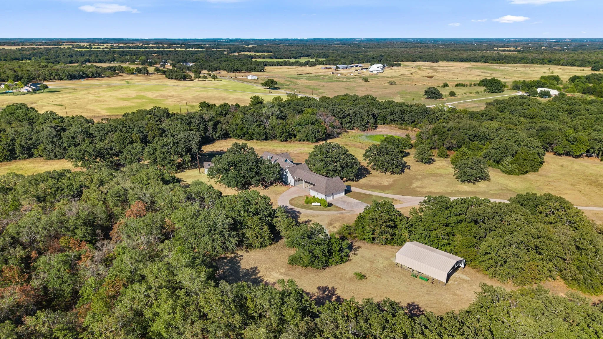 Single Family Residence For Sale in Wise County , 872 County Road 1670, Alvord, Texas 76225, 4 Bedroom, 3 Bathroom, 3 Garage spaces, 3,698 Sqft, built in 1998, mls#21388379, Real Estate Agent in Alvord, Homes For Sale in Wise county, Homes For Sale in Alvord, Realtor in Alvord Texas, Real Estate Brokerage Independent Realty Texas, Luminita Cordes Realtor