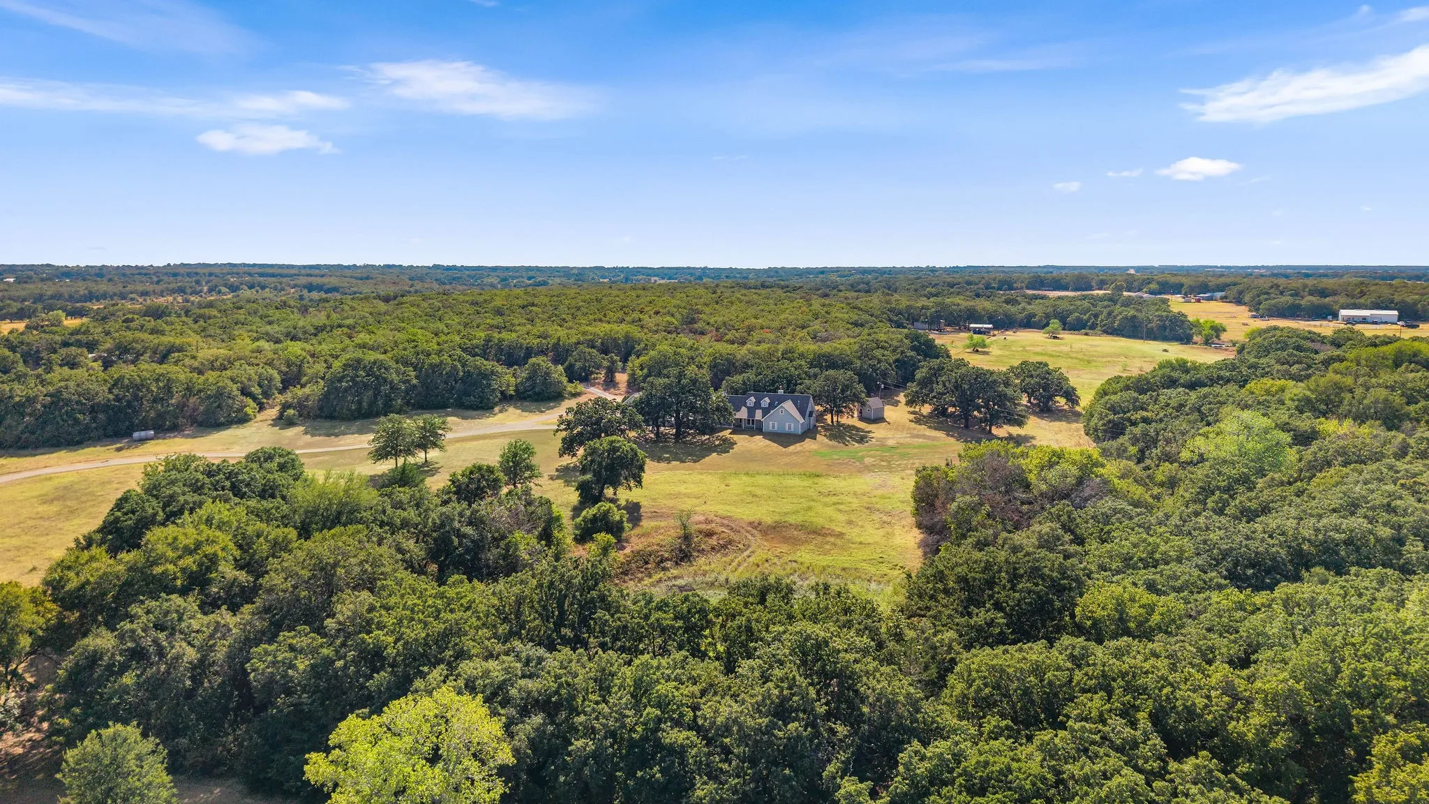 Single Family Residence For Sale in Wise County , 872 County Road 1670, Alvord, Texas 76225, 4 Bedroom, 3 Bathroom, 3 Garage spaces, 3,698 Sqft, built in 1998, mls#21388379, Real Estate Agent in Alvord, Homes For Sale in Wise county, Homes For Sale in Alvord, Realtor in Alvord Texas, Real Estate Brokerage Independent Realty Texas, Luminita Cordes Realtor