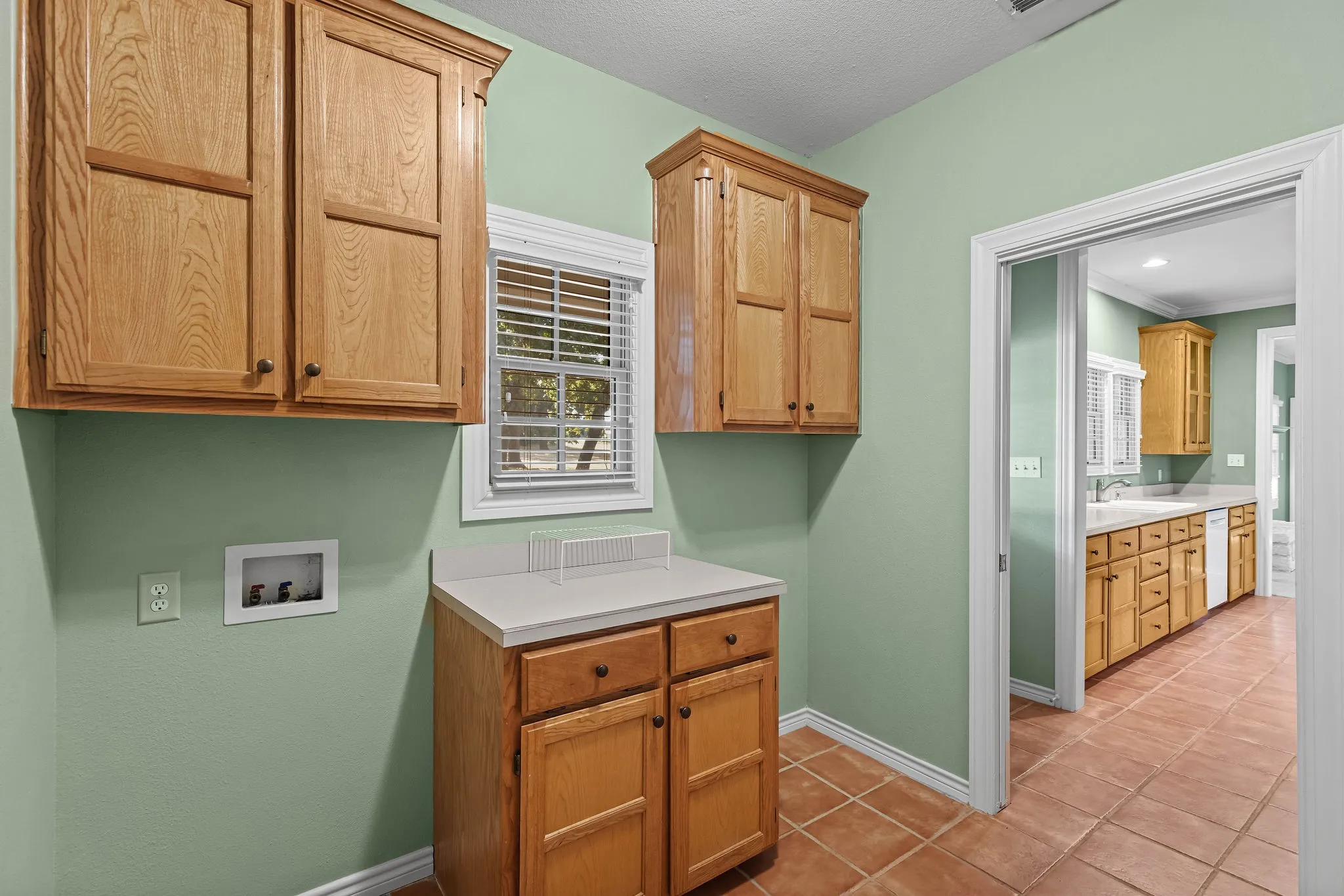 Single Family Residence For Sale in Wise County , 872 County Road 1670, Alvord, Texas 76225, 4 Bedroom, 3 Bathroom, 3 Garage spaces, 3,698 Sqft, built in 1998, mls#21388379, Real Estate Agent in Alvord, Homes For Sale in Wise county, Homes For Sale in Alvord, Realtor in Alvord Texas, Real Estate Brokerage Independent Realty Texas, Luminita Cordes Realtor