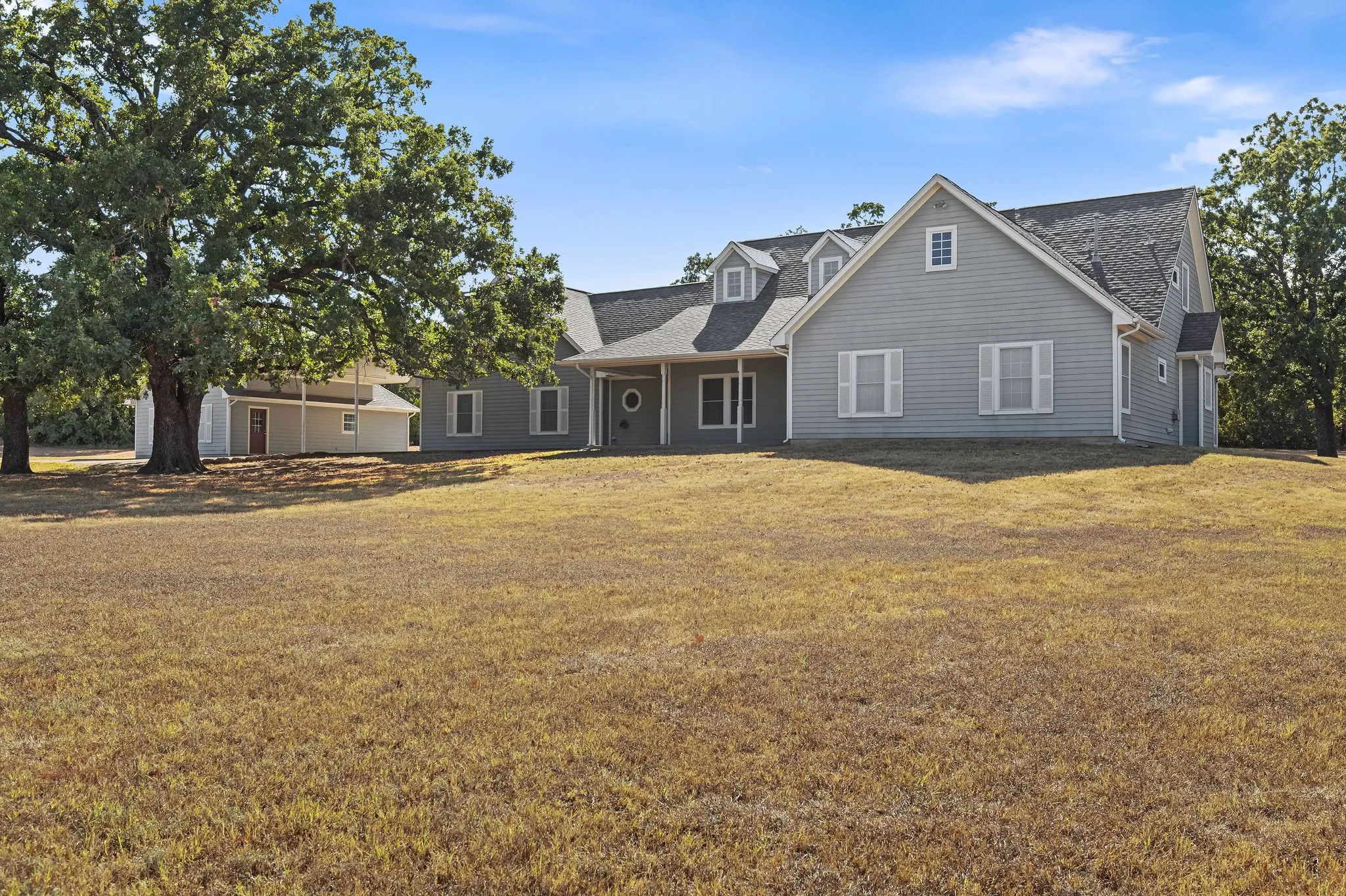Single Family Residence For Sale in Wise County , 872 County Road 1670, Alvord, Texas 76225, 4 Bedroom, 3 Bathroom, 3 Garage spaces, 3,698 Sqft, built in 1998, mls#21388379, Real Estate Agent in Alvord, Homes For Sale in Wise county, Homes For Sale in Alvord, Realtor in Alvord Texas, Real Estate Brokerage Independent Realty Texas, Luminita Cordes Realtor