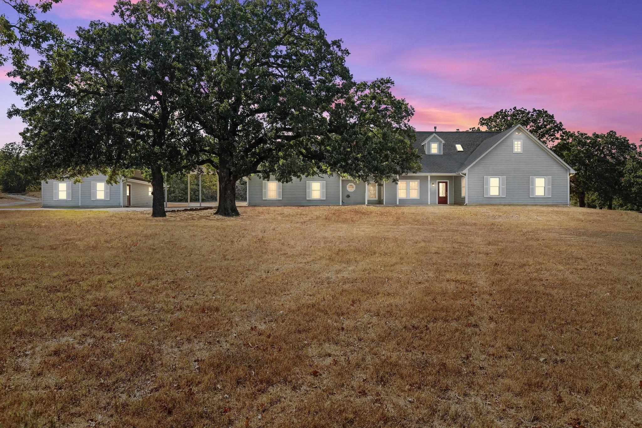 Single Family Residence For Sale in Wise County , 872 County Road 1670, Alvord, Texas 76225, 4 Bedroom, 3 Bathroom, 3 Garage spaces, 3,698 Sqft, built in 1998, mls#21388379, Real Estate Agent in Alvord, Homes For Sale in Wise county, Homes For Sale in Alvord, Realtor in Alvord Texas, Real Estate Brokerage Independent Realty Texas, Luminita Cordes Realtor