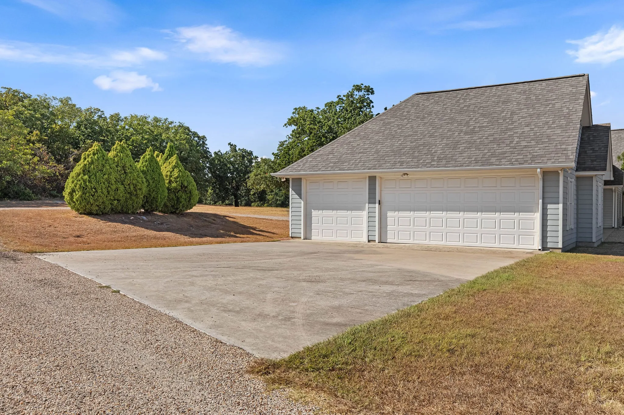 Single Family Residence For Sale in Wise County , 872 County Road 1670, Alvord, Texas 76225, 4 Bedroom, 3 Bathroom, 3 Garage spaces, 3,698 Sqft, built in 1998, mls#21388379, Real Estate Agent in Alvord, Homes For Sale in Wise county, Homes For Sale in Alvord, Realtor in Alvord Texas, Real Estate Brokerage Independent Realty Texas, Luminita Cordes Realtor