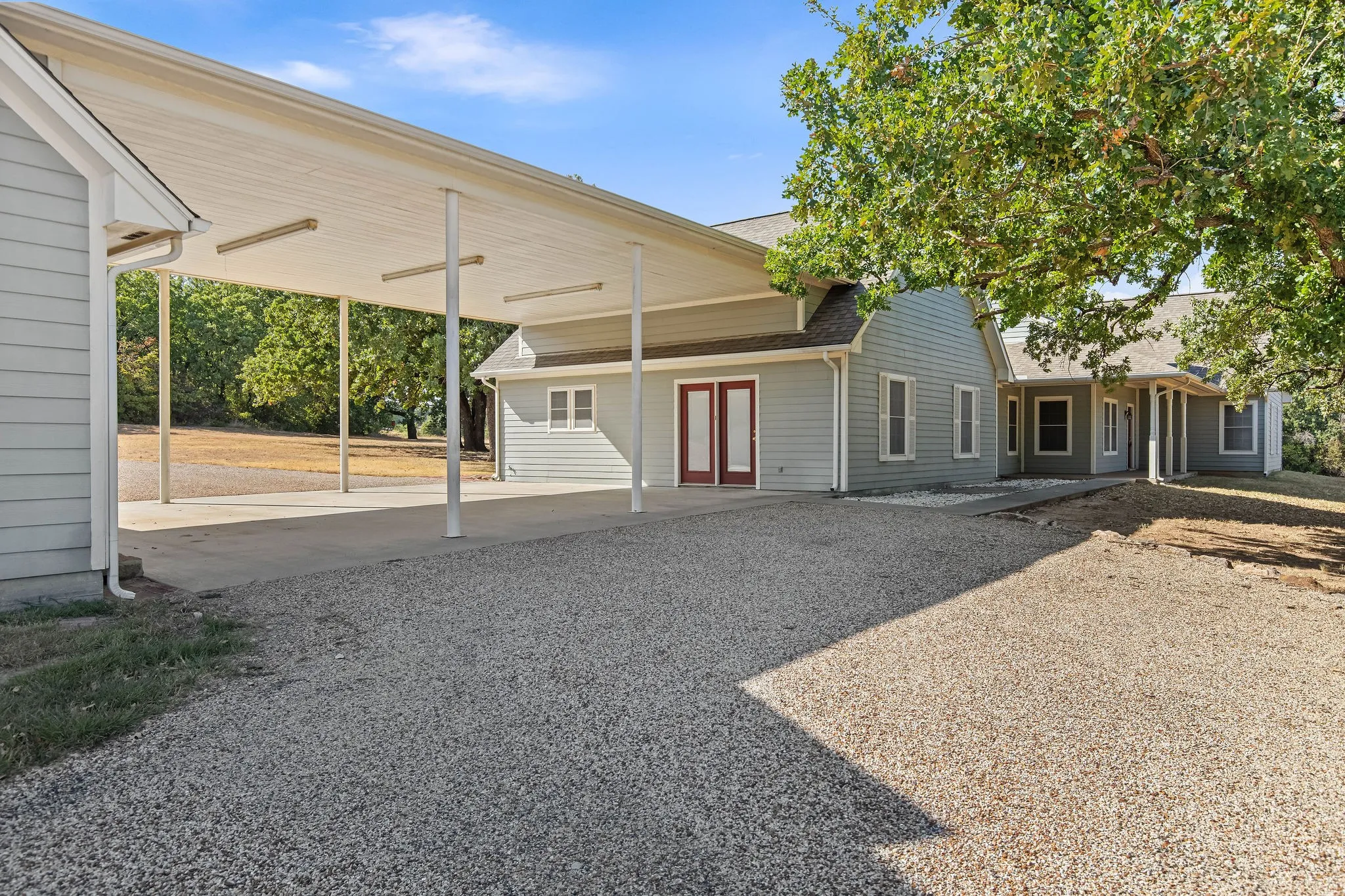 Single Family Residence For Sale in Wise County , 872 County Road 1670, Alvord, Texas 76225, 4 Bedroom, 3 Bathroom, 3 Garage spaces, 3,698 Sqft, built in 1998, mls#21388379, Real Estate Agent in Alvord, Homes For Sale in Wise county, Homes For Sale in Alvord, Realtor in Alvord Texas, Real Estate Brokerage Independent Realty Texas, Luminita Cordes Realtor