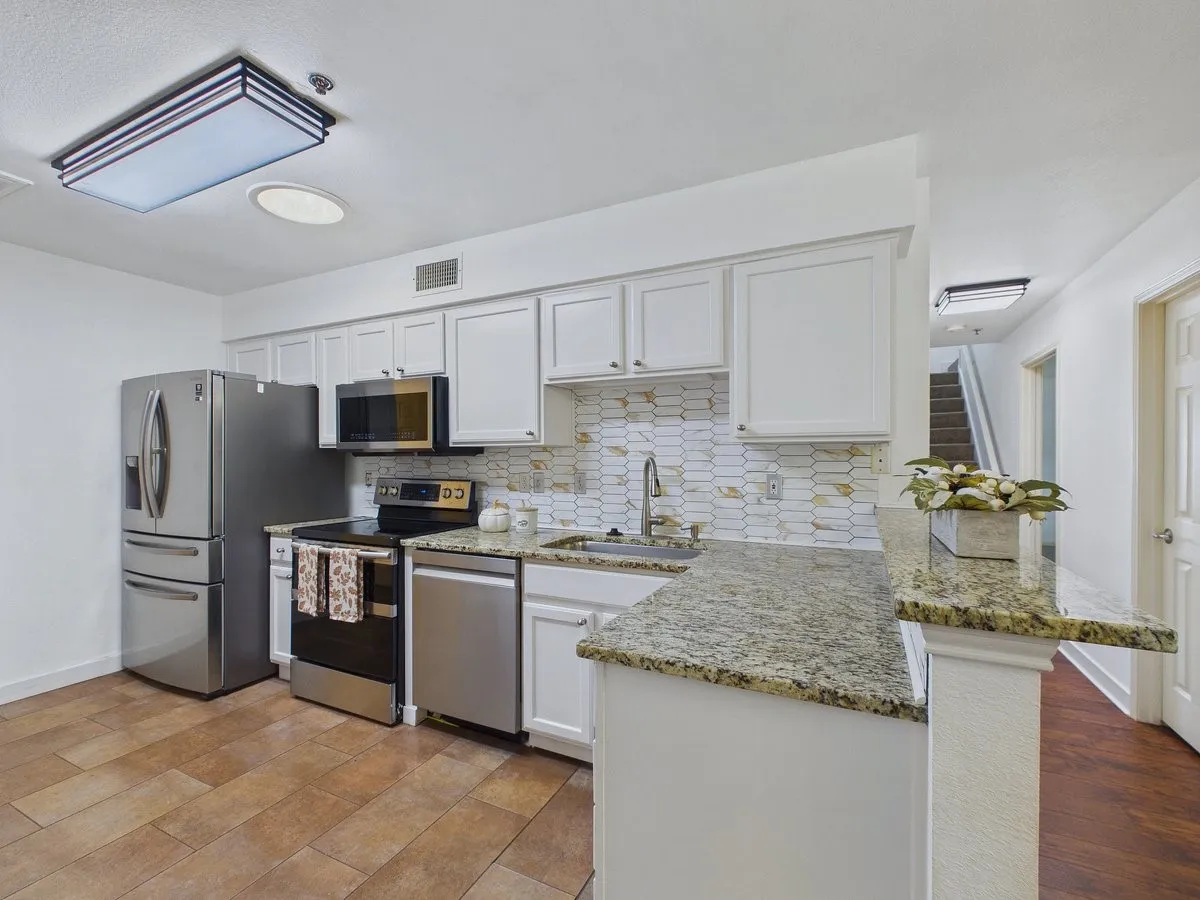 Condominium For Sale in Tarrant County , 2220 Countryside Drive, Bedford, Texas 76021, 3 Bedroom, 3 Bathroom, 2 Garage spaces, 1,683 Sqft, built in 1999, mls#21389362, Real Estate Agent in Bedford, Homes For Sale in Tarrant county, Homes For Sale in Bedford, Realtor in Bedford Texas, Real Estate Brokerage Independent Realty Texas, Luminita Cordes Realtor