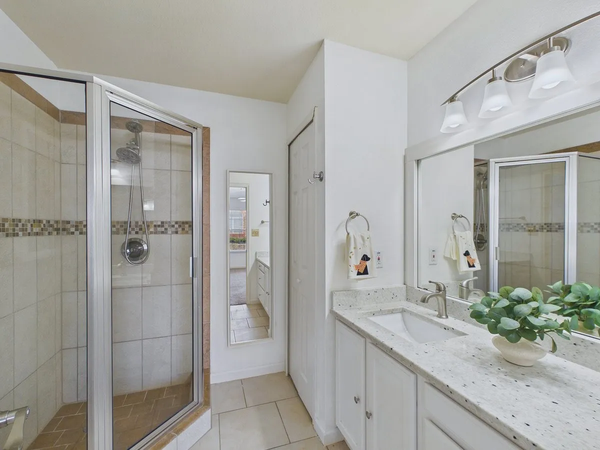Condominium For Sale in Tarrant County , 2220 Countryside Drive, Bedford, Texas 76021, 3 Bedroom, 3 Bathroom, 2 Garage spaces, 1,683 Sqft, built in 1999, mls#21389362, Real Estate Agent in Bedford, Homes For Sale in Tarrant county, Homes For Sale in Bedford, Realtor in Bedford Texas, Real Estate Brokerage Independent Realty Texas, Luminita Cordes Realtor