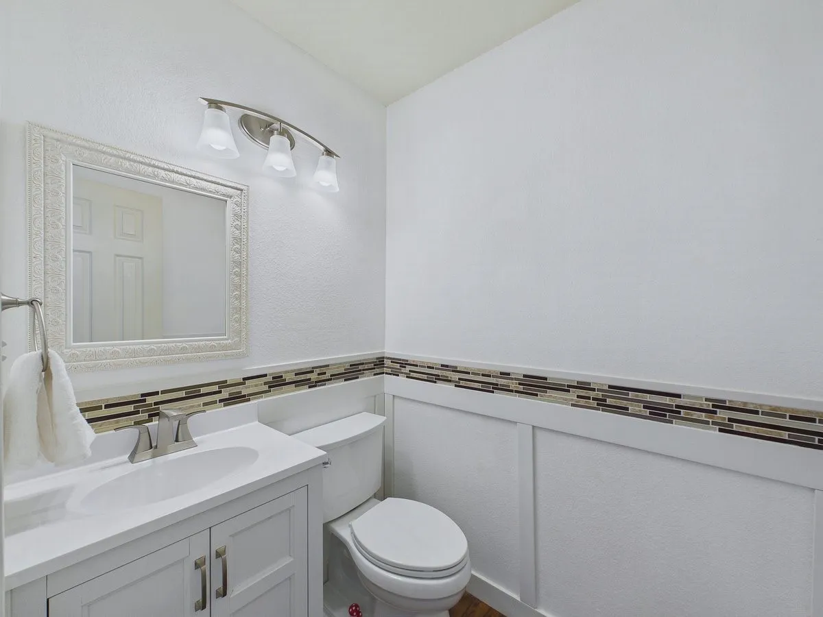 Condominium For Sale in Tarrant County , 2220 Countryside Drive, Bedford, Texas 76021, 3 Bedroom, 3 Bathroom, 2 Garage spaces, 1,683 Sqft, built in 1999, mls#21389362, Real Estate Agent in Bedford, Homes For Sale in Tarrant county, Homes For Sale in Bedford, Realtor in Bedford Texas, Real Estate Brokerage Independent Realty Texas, Luminita Cordes Realtor