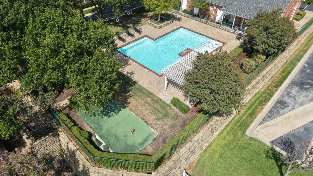 Condominium For Sale in Tarrant County , 2220 Countryside Drive, Bedford, Texas 76021, 3 Bedroom, 3 Bathroom, 2 Garage spaces, 1,683 Sqft, built in 1999, mls#21389362, Real Estate Agent in Bedford, Homes For Sale in Tarrant county, Homes For Sale in Bedford, Realtor in Bedford Texas, Real Estate Brokerage Independent Realty Texas, Luminita Cordes Realtor