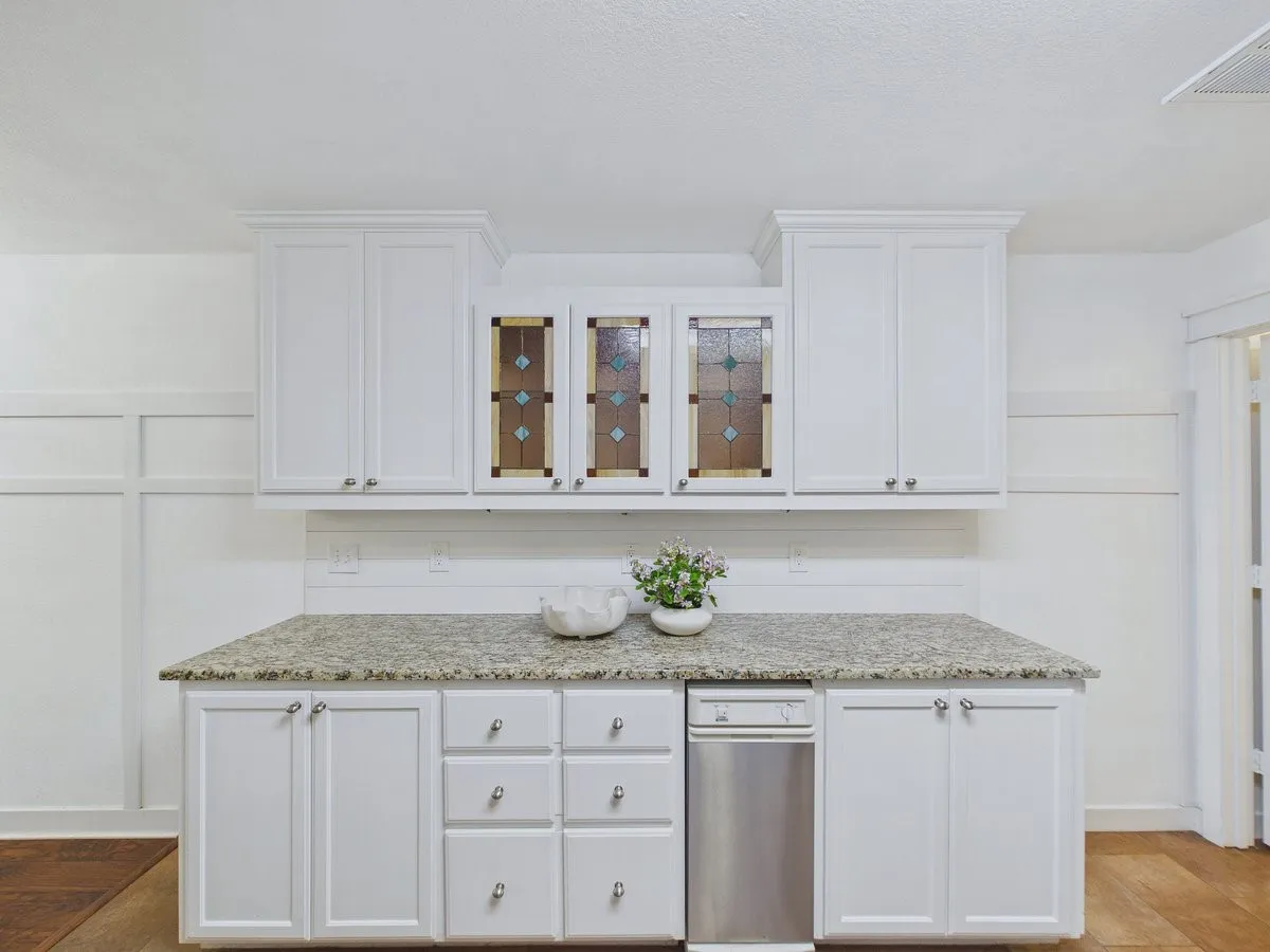 Condominium For Sale in Tarrant County , 2220 Countryside Drive, Bedford, Texas 76021, 3 Bedroom, 3 Bathroom, 2 Garage spaces, 1,683 Sqft, built in 1999, mls#21389362, Real Estate Agent in Bedford, Homes For Sale in Tarrant county, Homes For Sale in Bedford, Realtor in Bedford Texas, Real Estate Brokerage Independent Realty Texas, Luminita Cordes Realtor