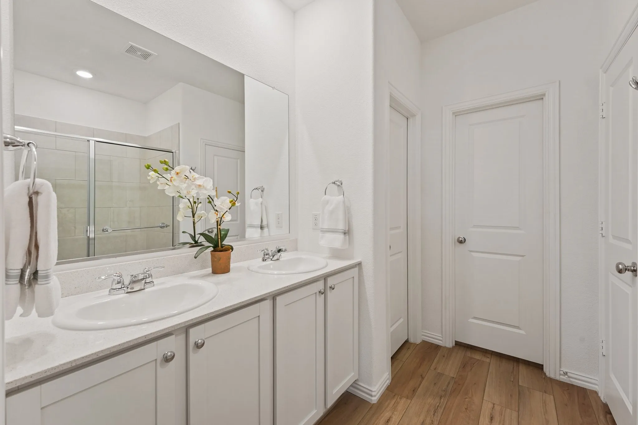 Single Family Residence For Sale in Tarrant County , 2552 Eden Creek Drive, Fort Worth, Texas 76179, 3 Bedroom, 2 Bathroom, 2 Garage spaces, 1,670 Sqft, built in 2022, mls#21389510, Real Estate Agent in Fort Worth, Homes For Sale in Tarrant county, Homes For Sale in Fort Worth, Realtor in Fort Worth Texas, Real Estate Brokerage Independent Realty Texas, Luminita Cordes Realtor