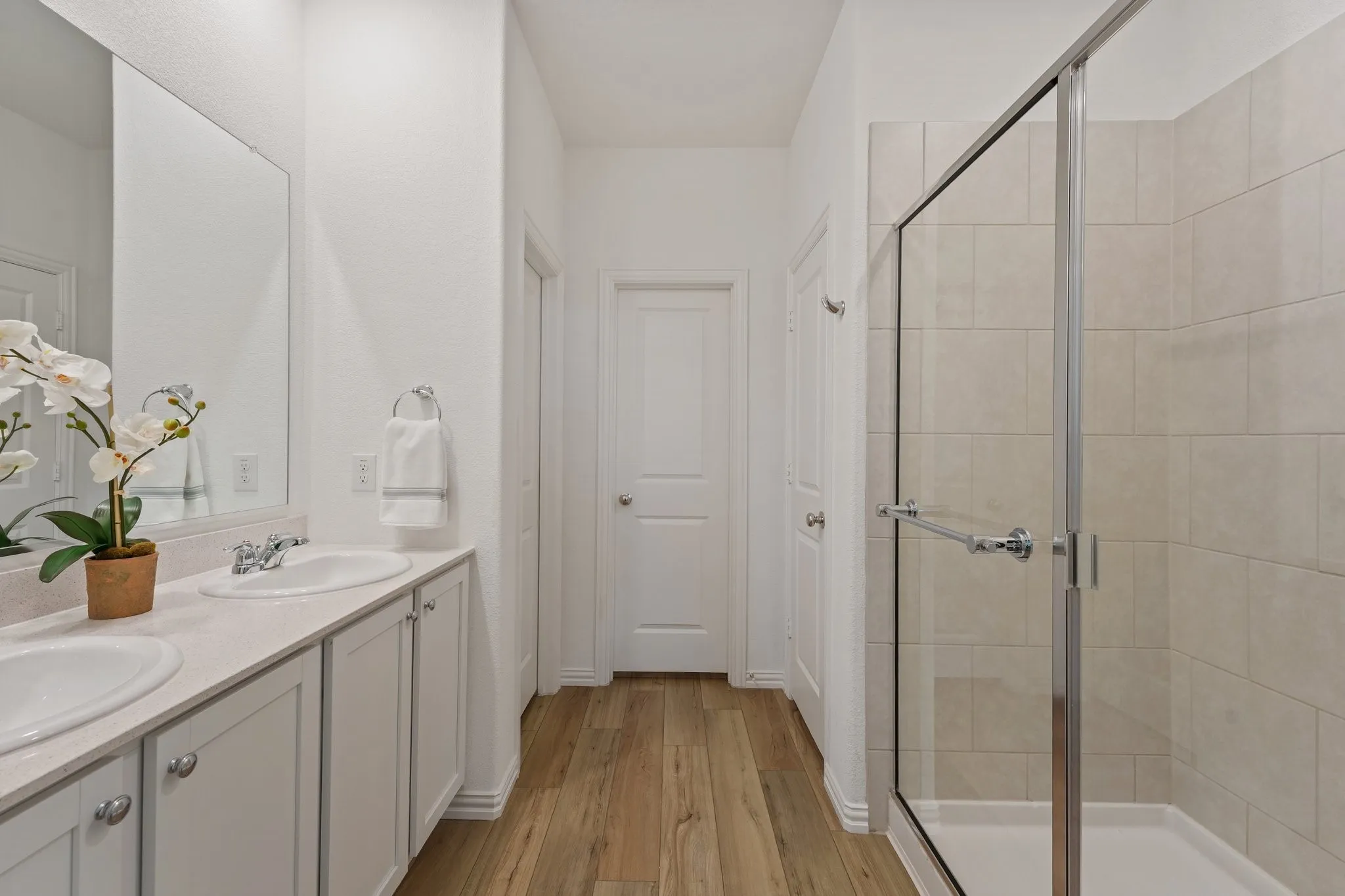 Single Family Residence For Sale in Tarrant County , 2552 Eden Creek Drive, Fort Worth, Texas 76179, 3 Bedroom, 2 Bathroom, 2 Garage spaces, 1,670 Sqft, built in 2022, mls#21389510, Real Estate Agent in Fort Worth, Homes For Sale in Tarrant county, Homes For Sale in Fort Worth, Realtor in Fort Worth Texas, Real Estate Brokerage Independent Realty Texas, Luminita Cordes Realtor