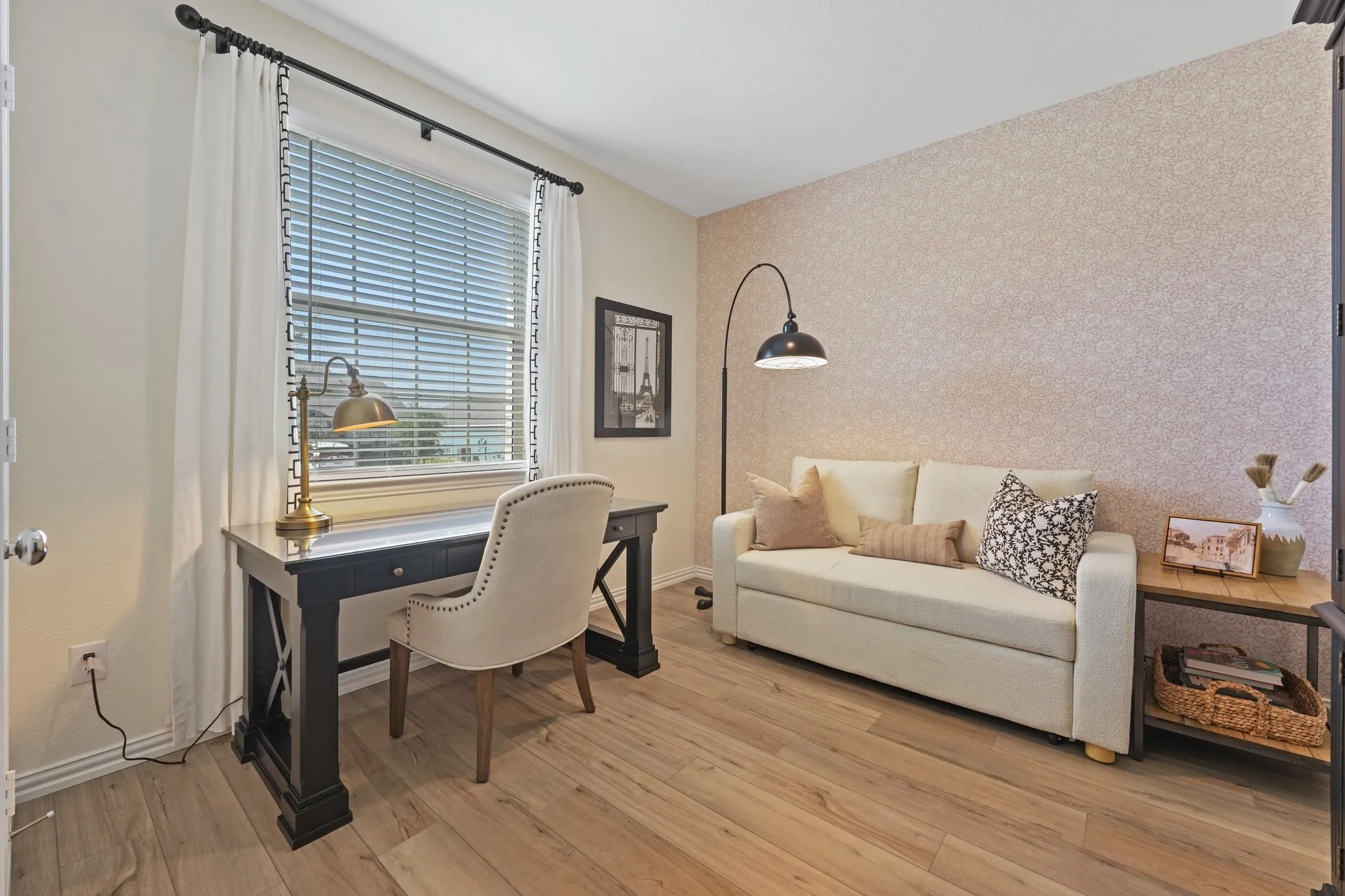Single Family Residence For Sale in Tarrant County , 2552 Eden Creek Drive, Fort Worth, Texas 76179, 3 Bedroom, 2 Bathroom, 2 Garage spaces, 1,670 Sqft, built in 2022, mls#21389510, Real Estate Agent in Fort Worth, Homes For Sale in Tarrant county, Homes For Sale in Fort Worth, Realtor in Fort Worth Texas, Real Estate Brokerage Independent Realty Texas, Luminita Cordes Realtor