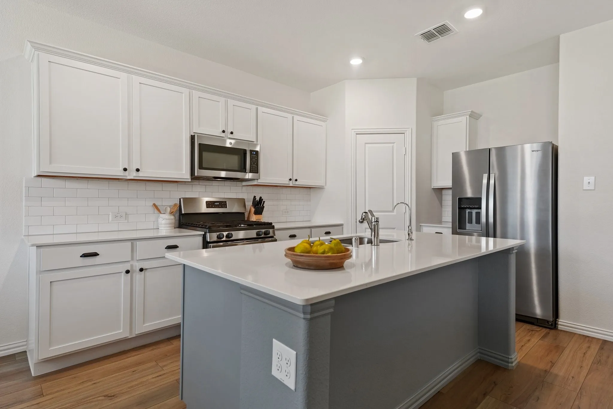 Single Family Residence For Sale in Tarrant County , 2552 Eden Creek Drive, Fort Worth, Texas 76179, 3 Bedroom, 2 Bathroom, 2 Garage spaces, 1,670 Sqft, built in 2022, mls#21389510, Real Estate Agent in Fort Worth, Homes For Sale in Tarrant county, Homes For Sale in Fort Worth, Realtor in Fort Worth Texas, Real Estate Brokerage Independent Realty Texas, Luminita Cordes Realtor