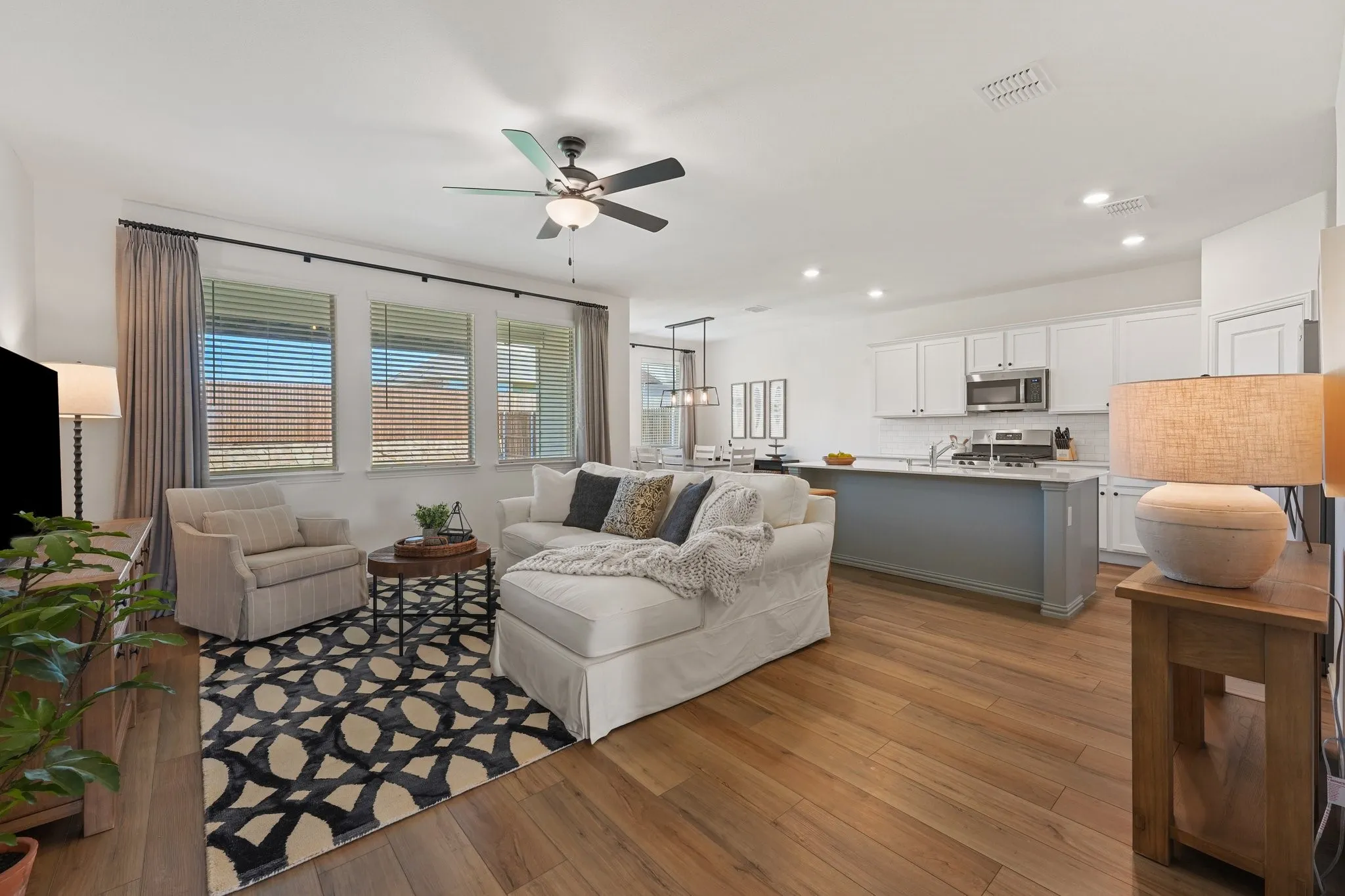 Single Family Residence For Sale in Tarrant County , 2552 Eden Creek Drive, Fort Worth, Texas 76179, 3 Bedroom, 2 Bathroom, 2 Garage spaces, 1,670 Sqft, built in 2022, mls#21389510, Real Estate Agent in Fort Worth, Homes For Sale in Tarrant county, Homes For Sale in Fort Worth, Realtor in Fort Worth Texas, Real Estate Brokerage Independent Realty Texas, Luminita Cordes Realtor